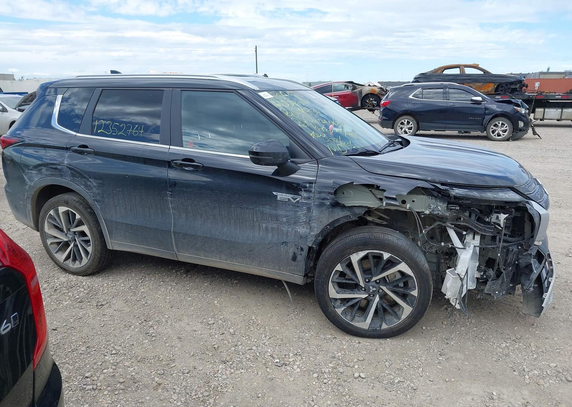 2024 MITSUBISHI OUTLANDER PHEV LE