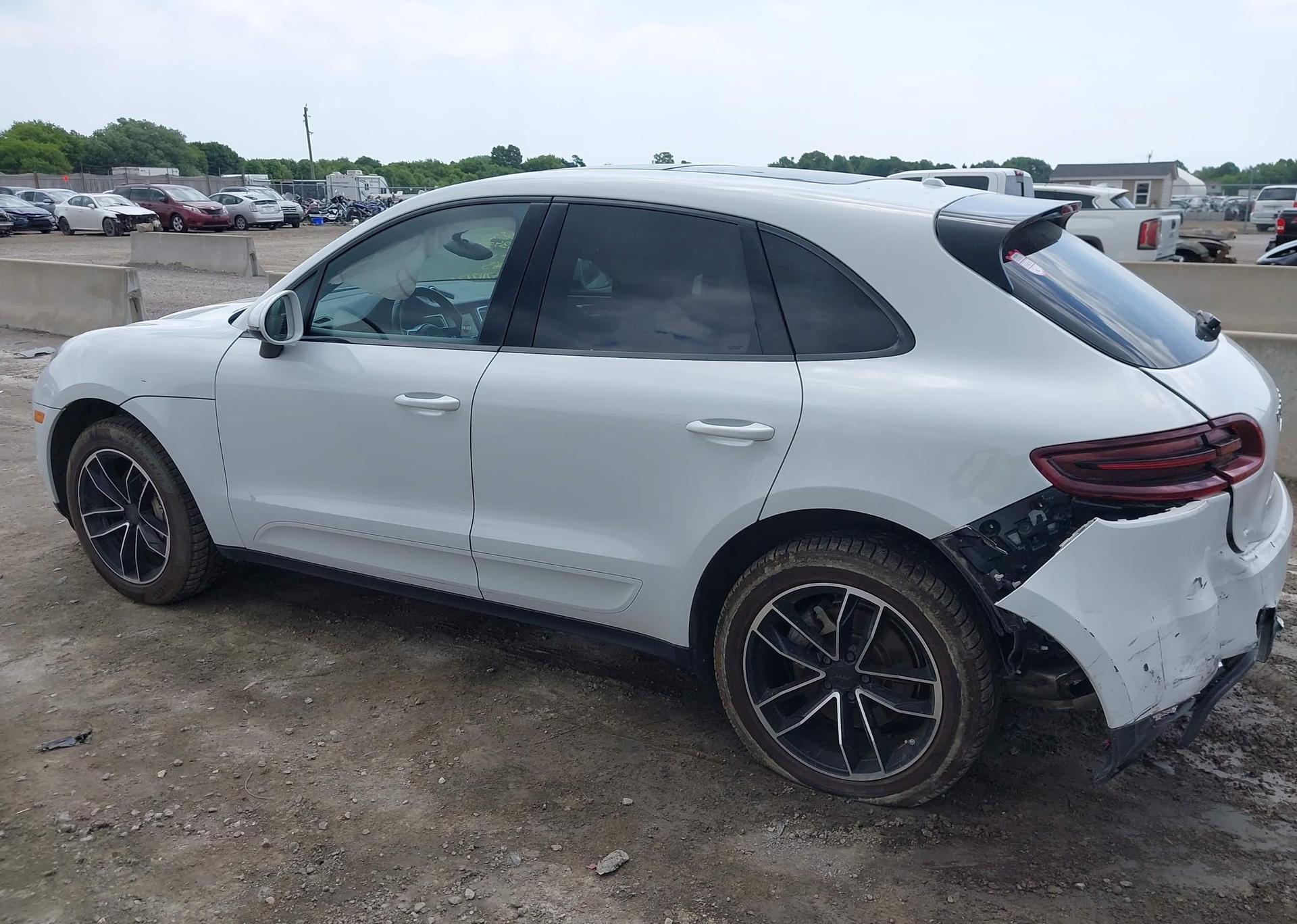 2016 PORSCHE MACAN S