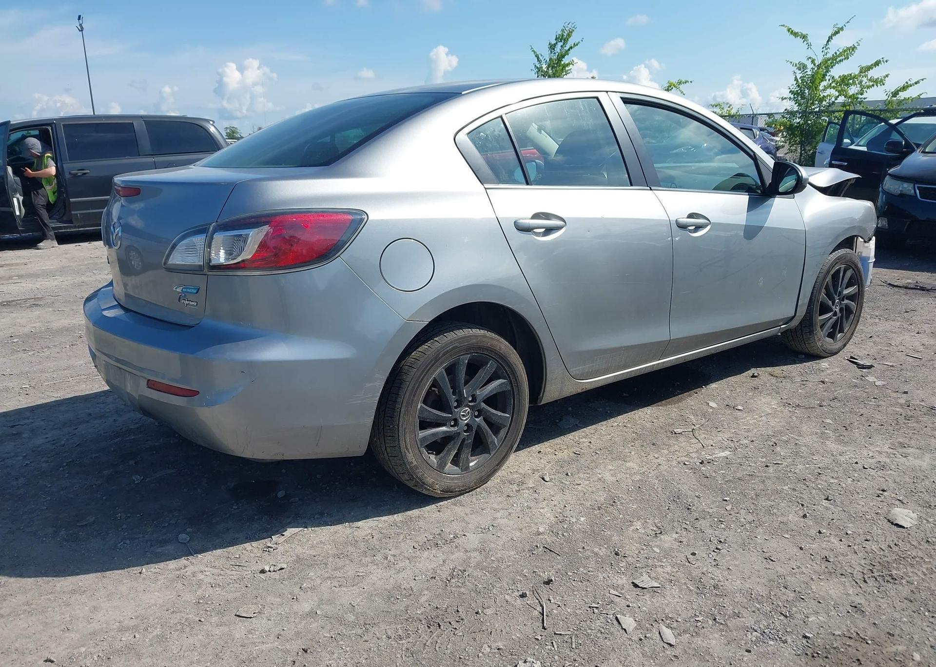 2013 MAZDA 3 I