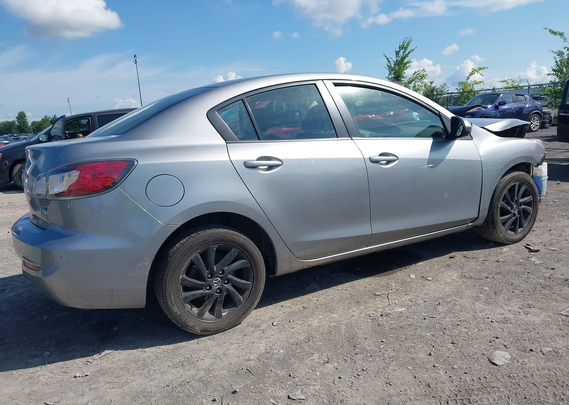 2013 MAZDA 3 I