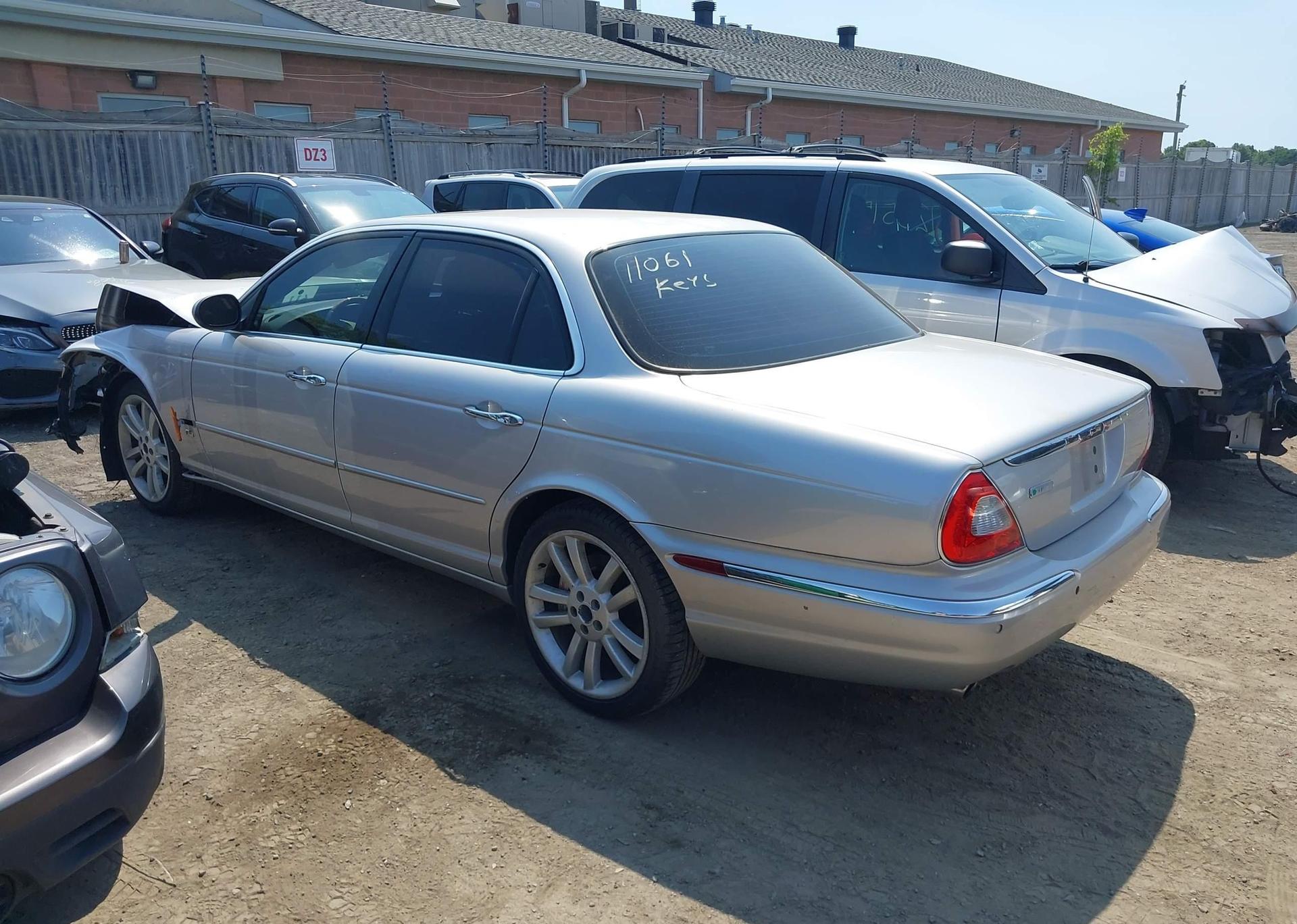 2005 JAGUAR XJR