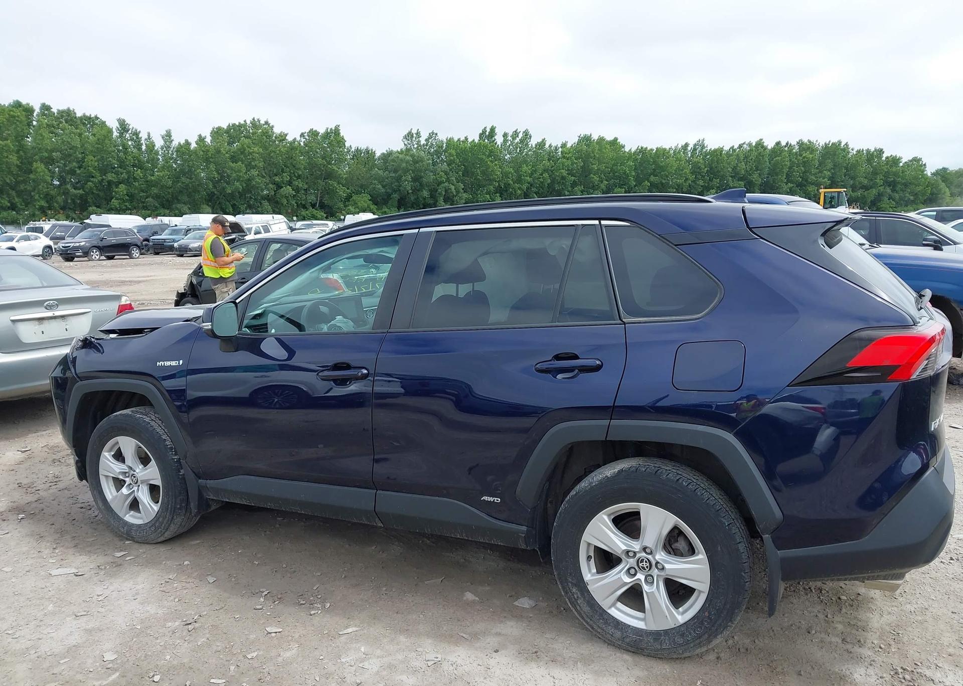 2021 TOYOTA RAV4 HYBRID XLE