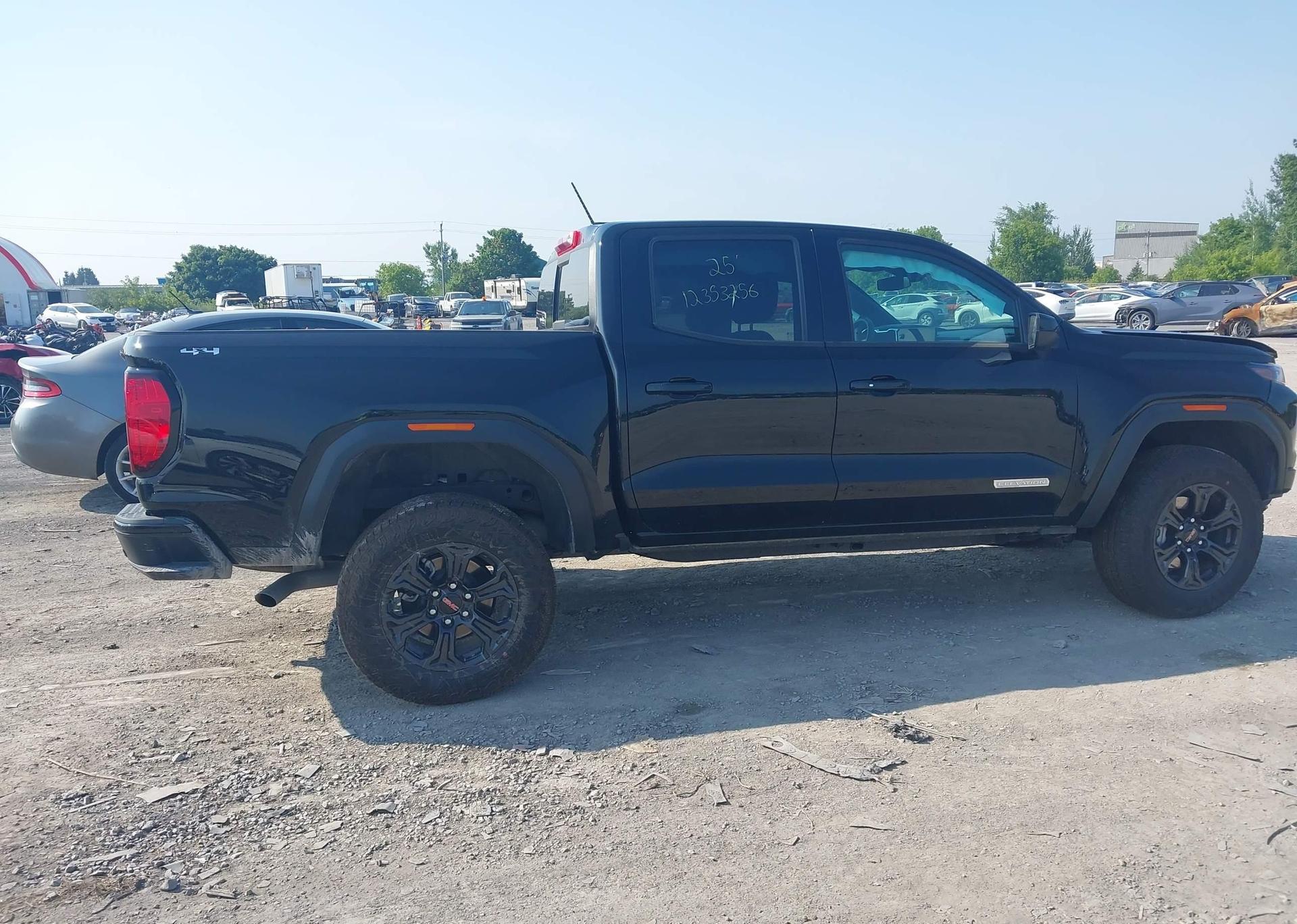 2025 GMC CANYON ELEVATION