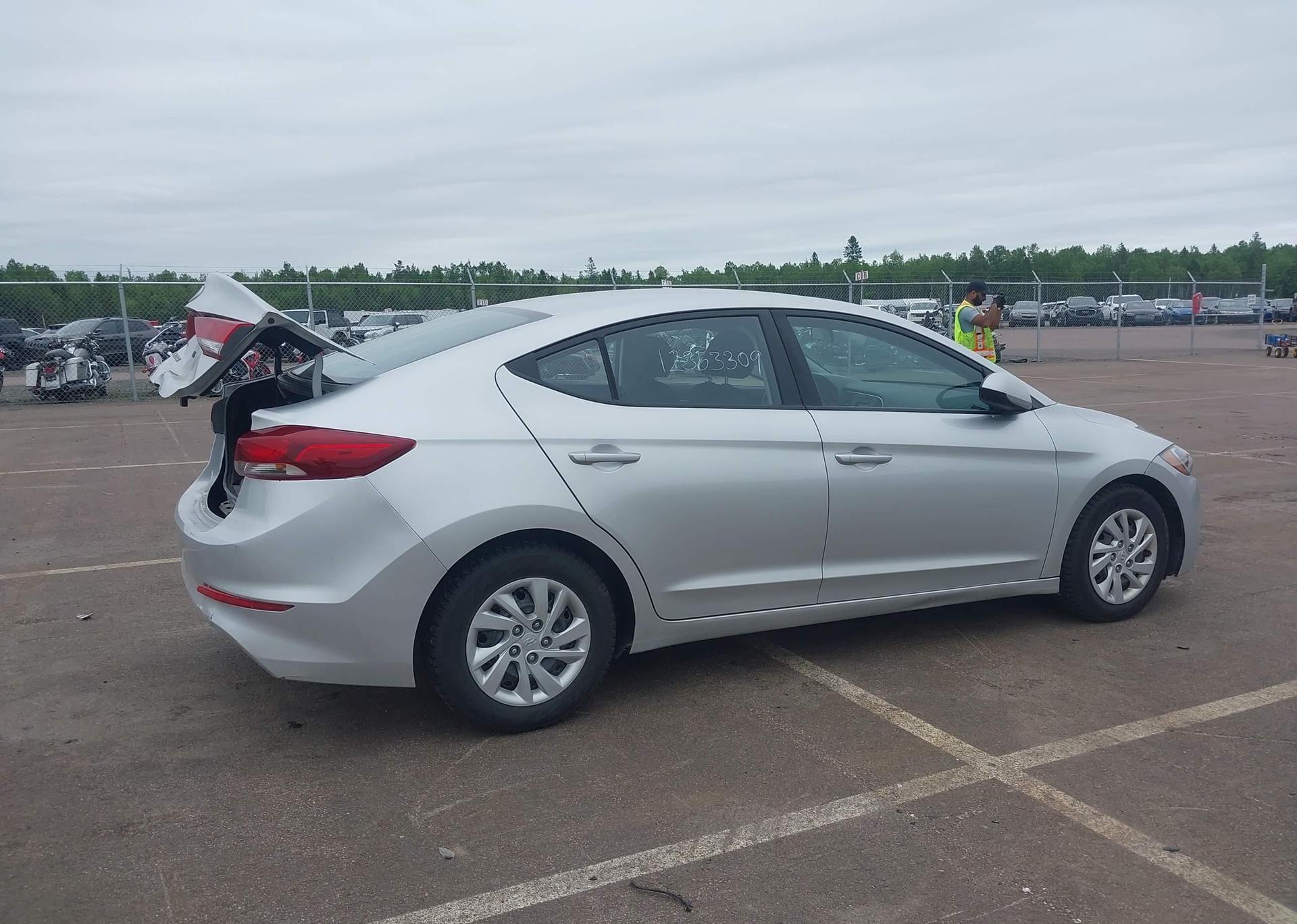 2017 HYUNDAI ELANTRA LE