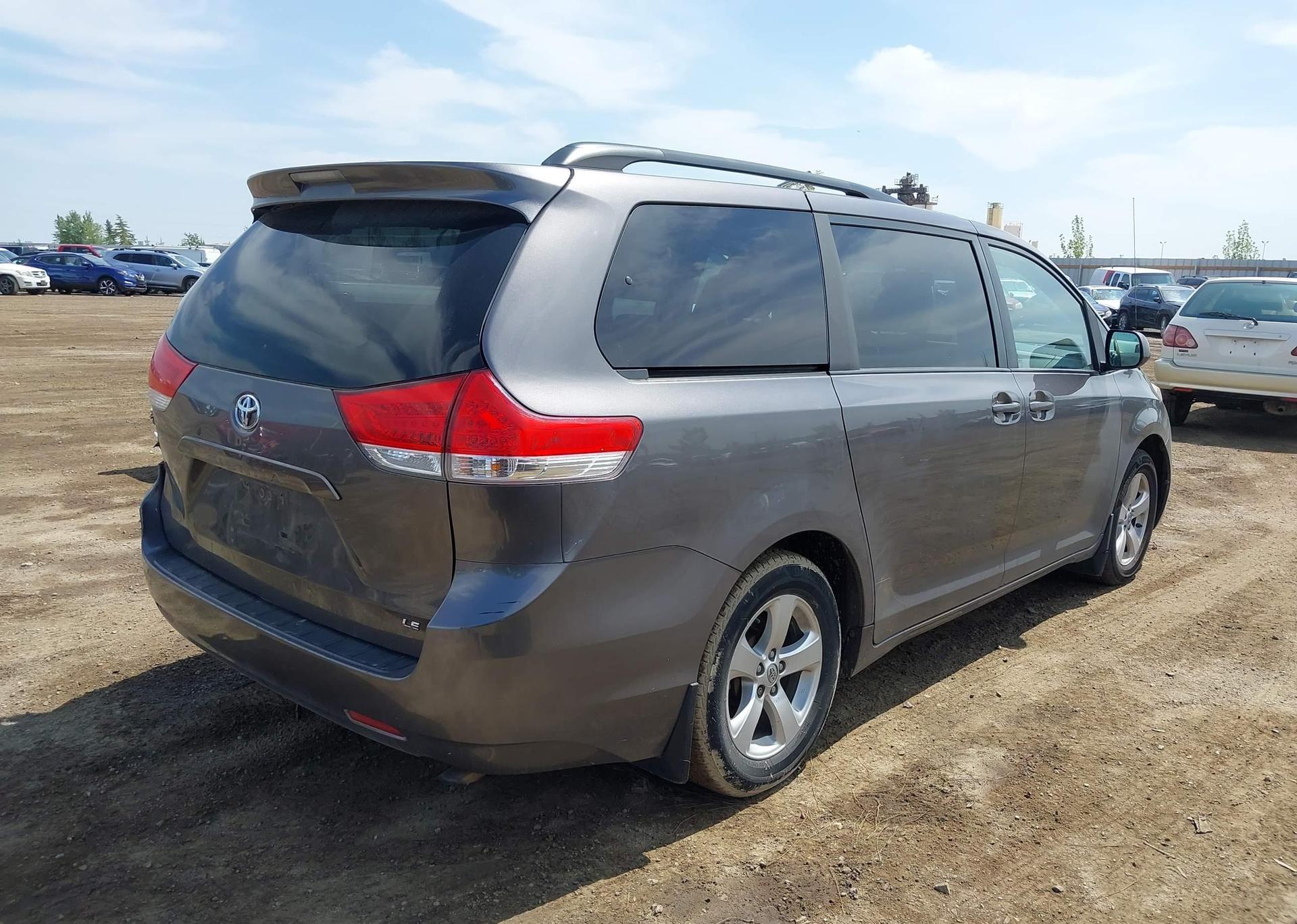 2014 TOYOTA SIENNA LE V6