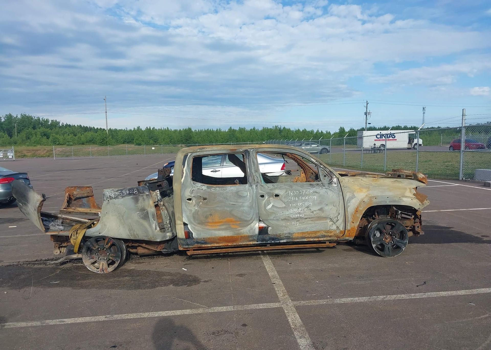 2016 TOYOTA TACOMA DBL CAB