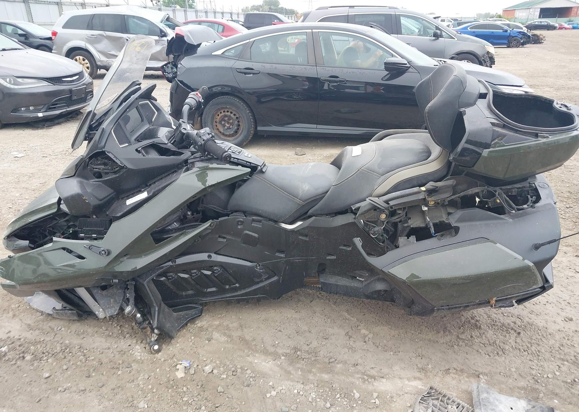 2023 CAN-AM SPYDER ROADSTER RT