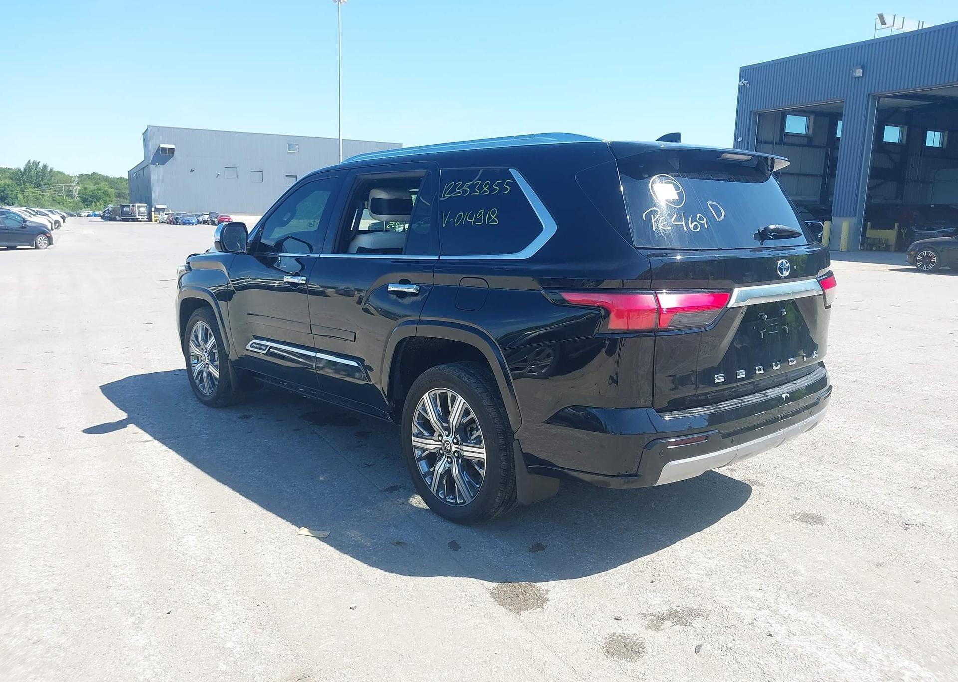 2023 TOYOTA SEQUOIA SR5