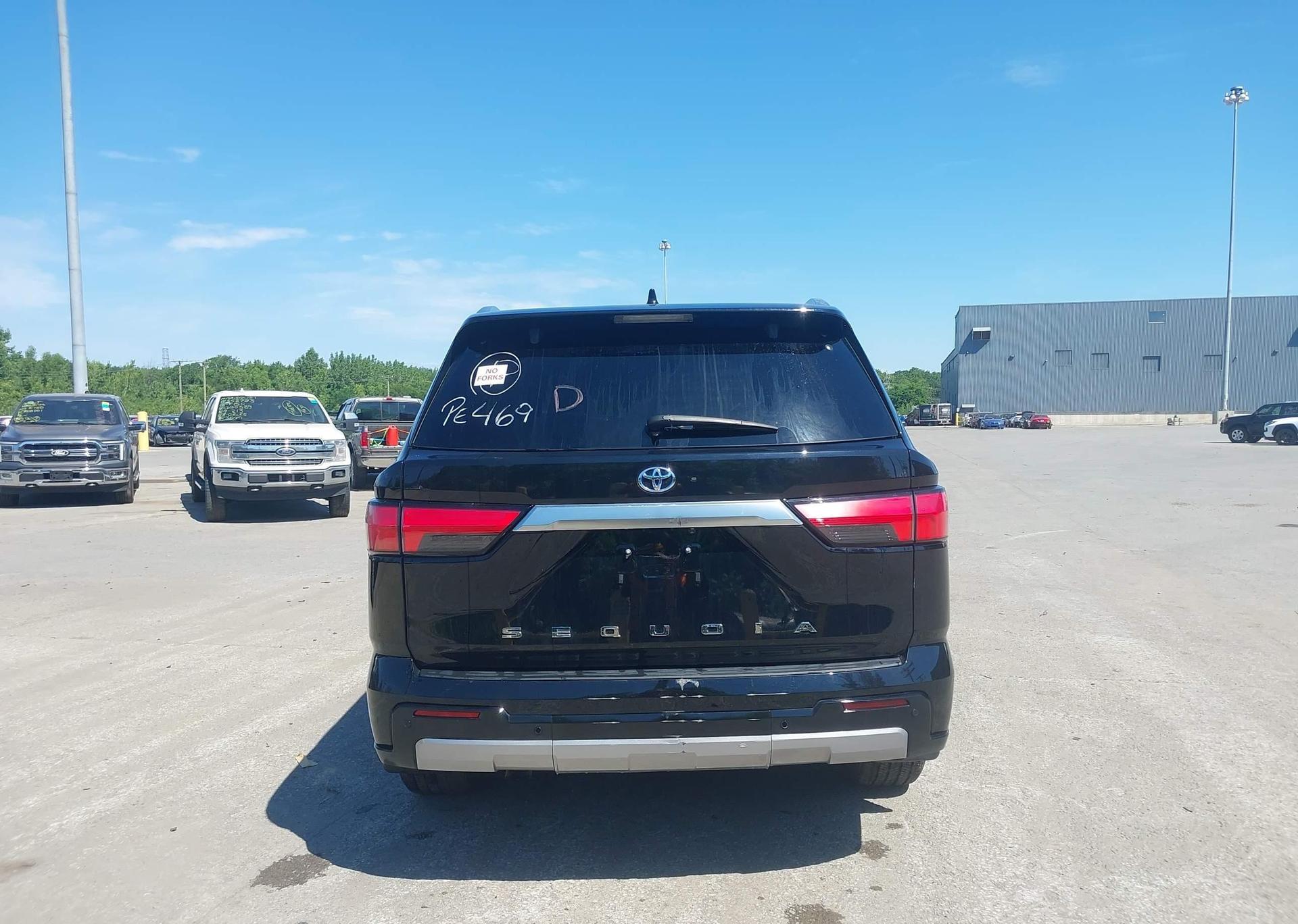 2023 TOYOTA SEQUOIA SR5