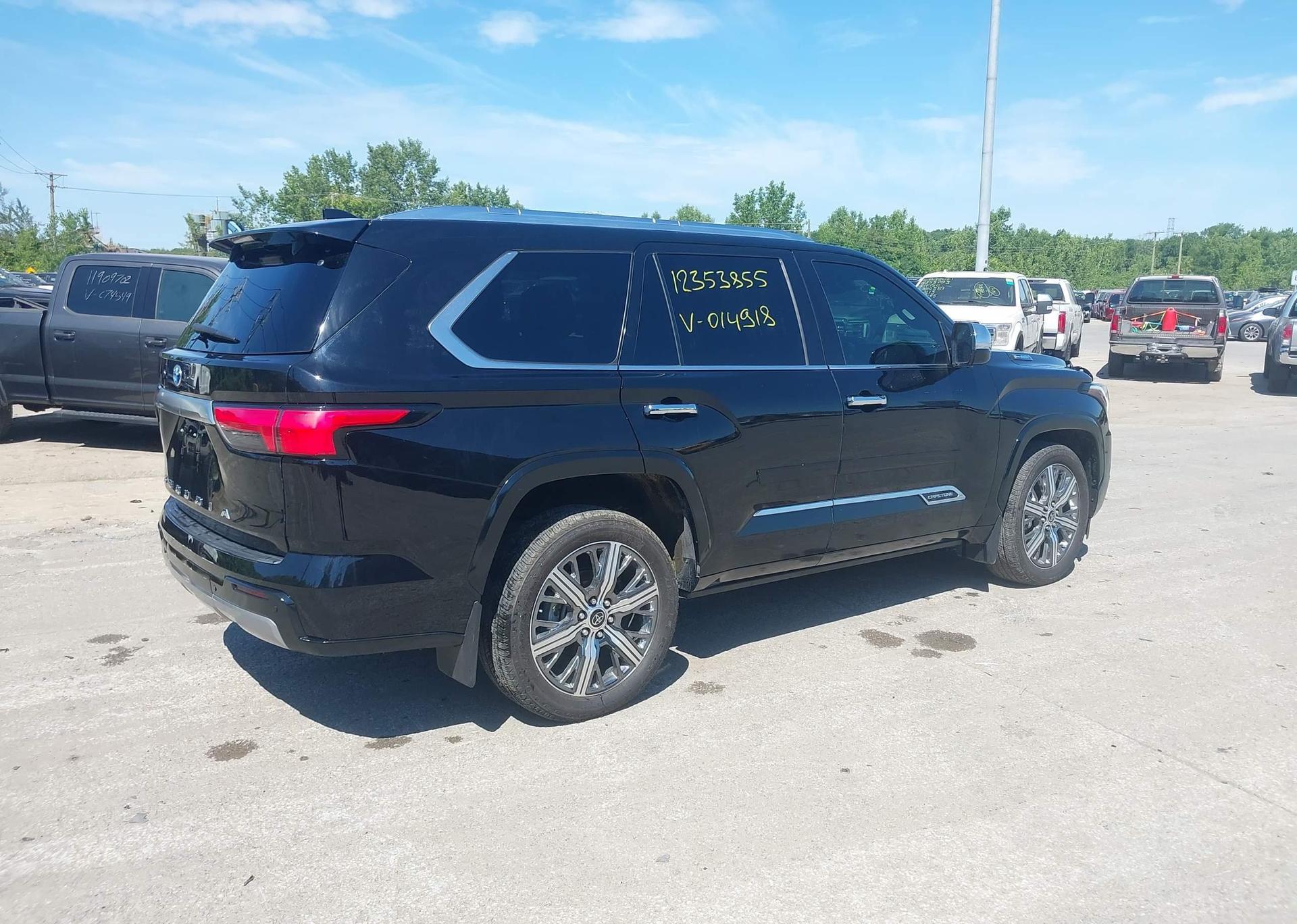 2023 TOYOTA SEQUOIA SR5