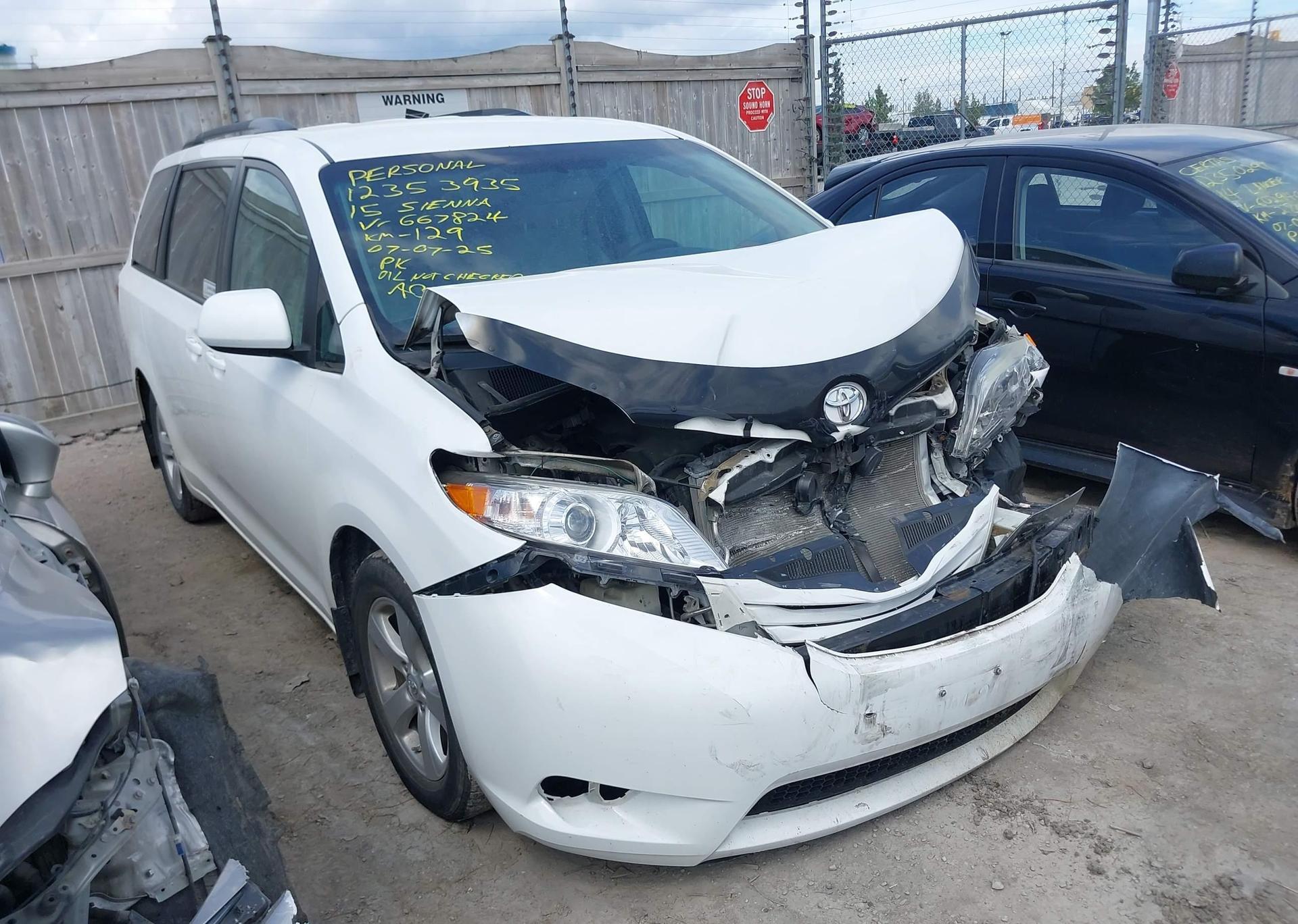 2015 TOYOTA SIENNA LE