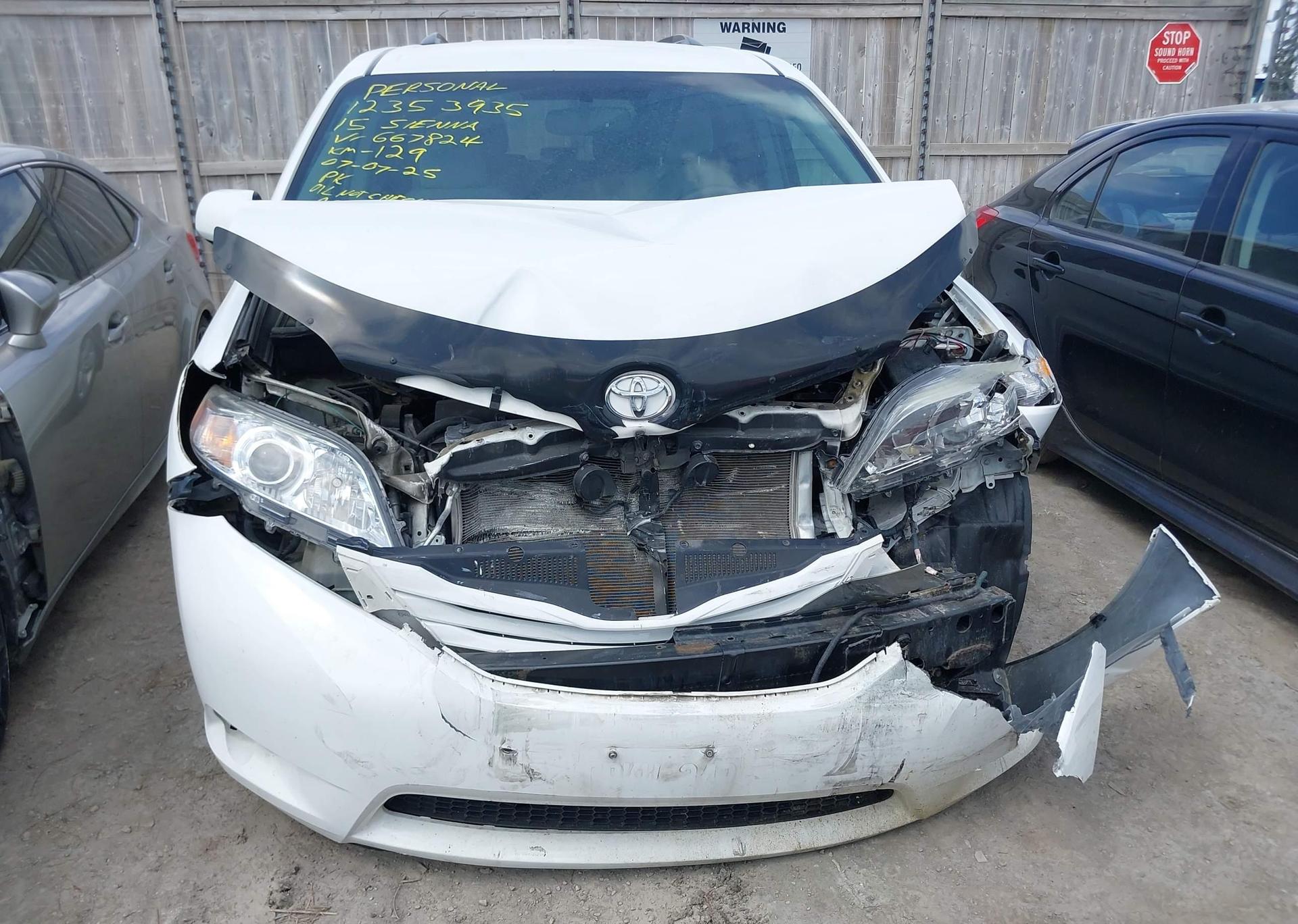 2015 TOYOTA SIENNA LE