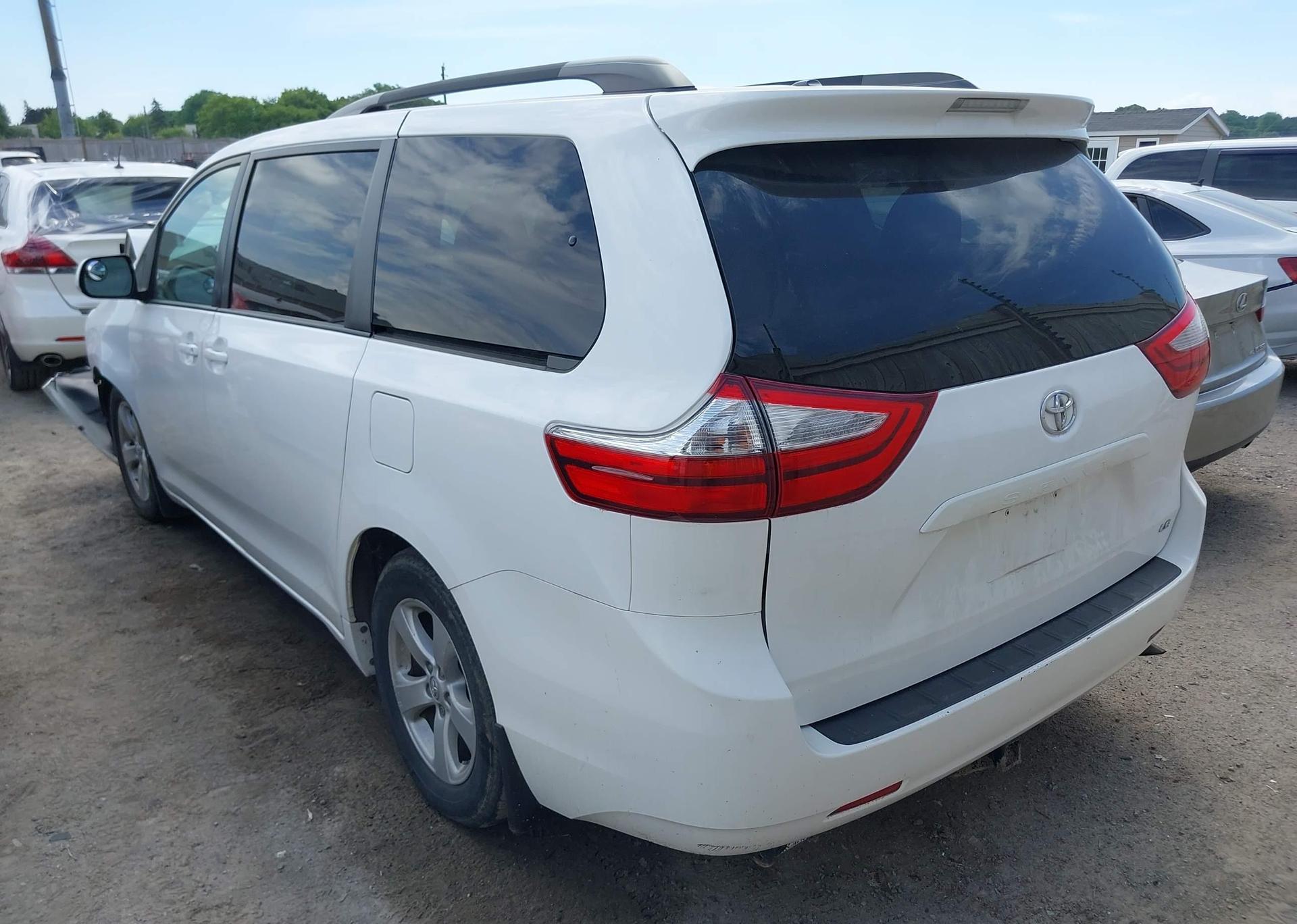 2015 TOYOTA SIENNA LE