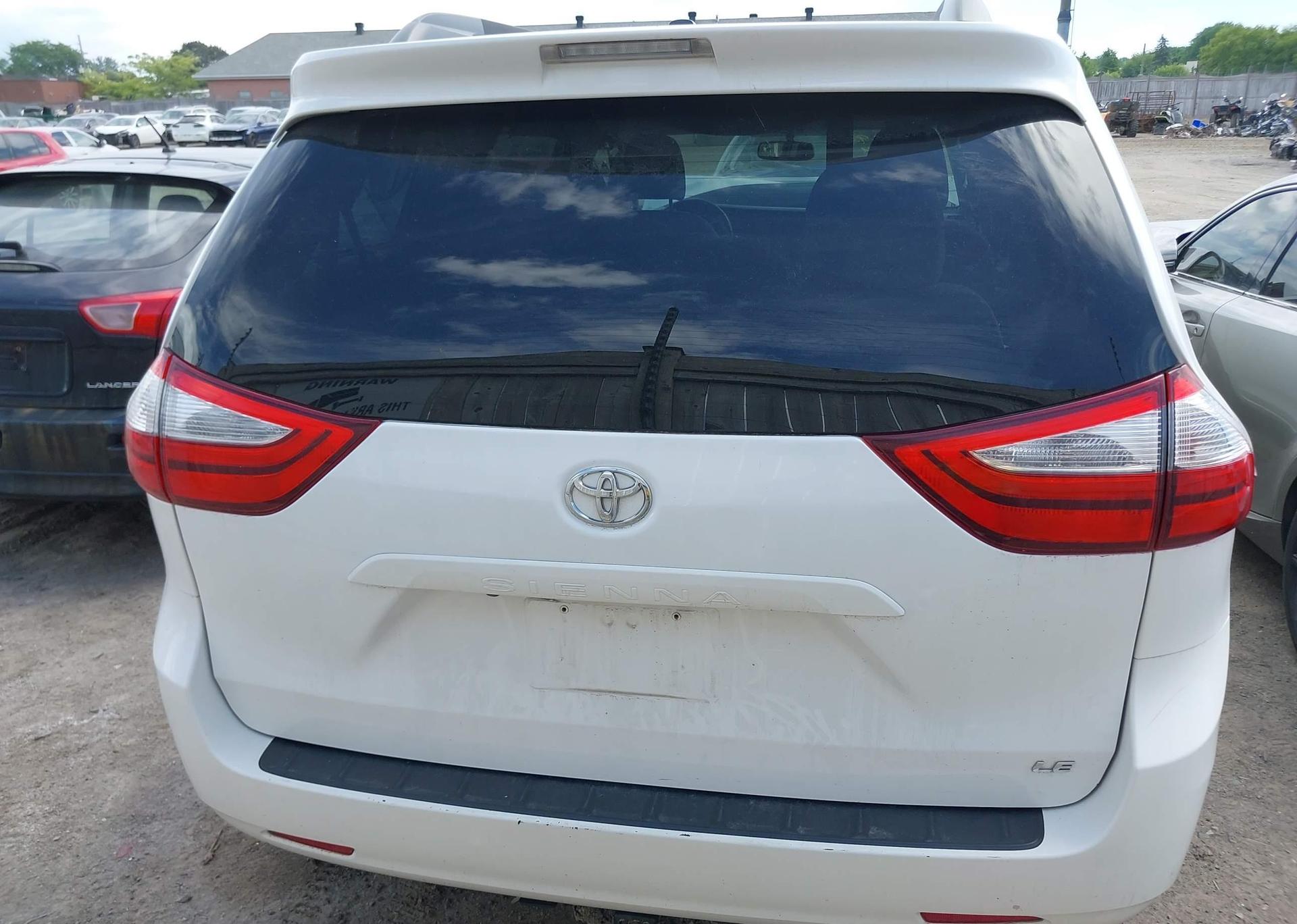 2015 TOYOTA SIENNA LE
