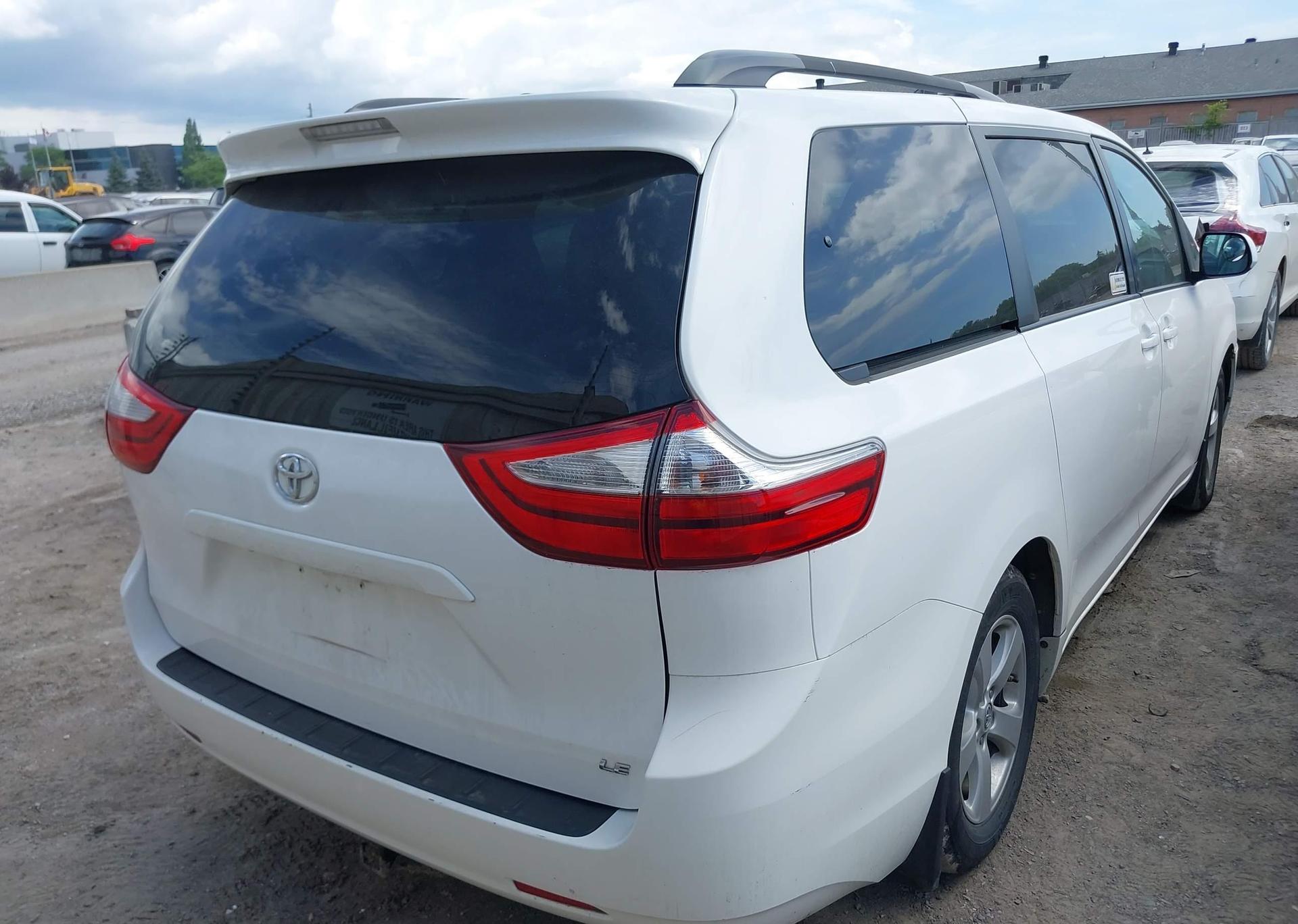 2015 TOYOTA SIENNA LE