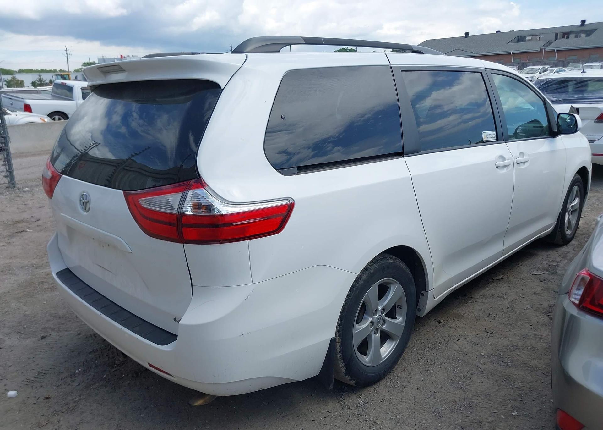 2015 TOYOTA SIENNA LE