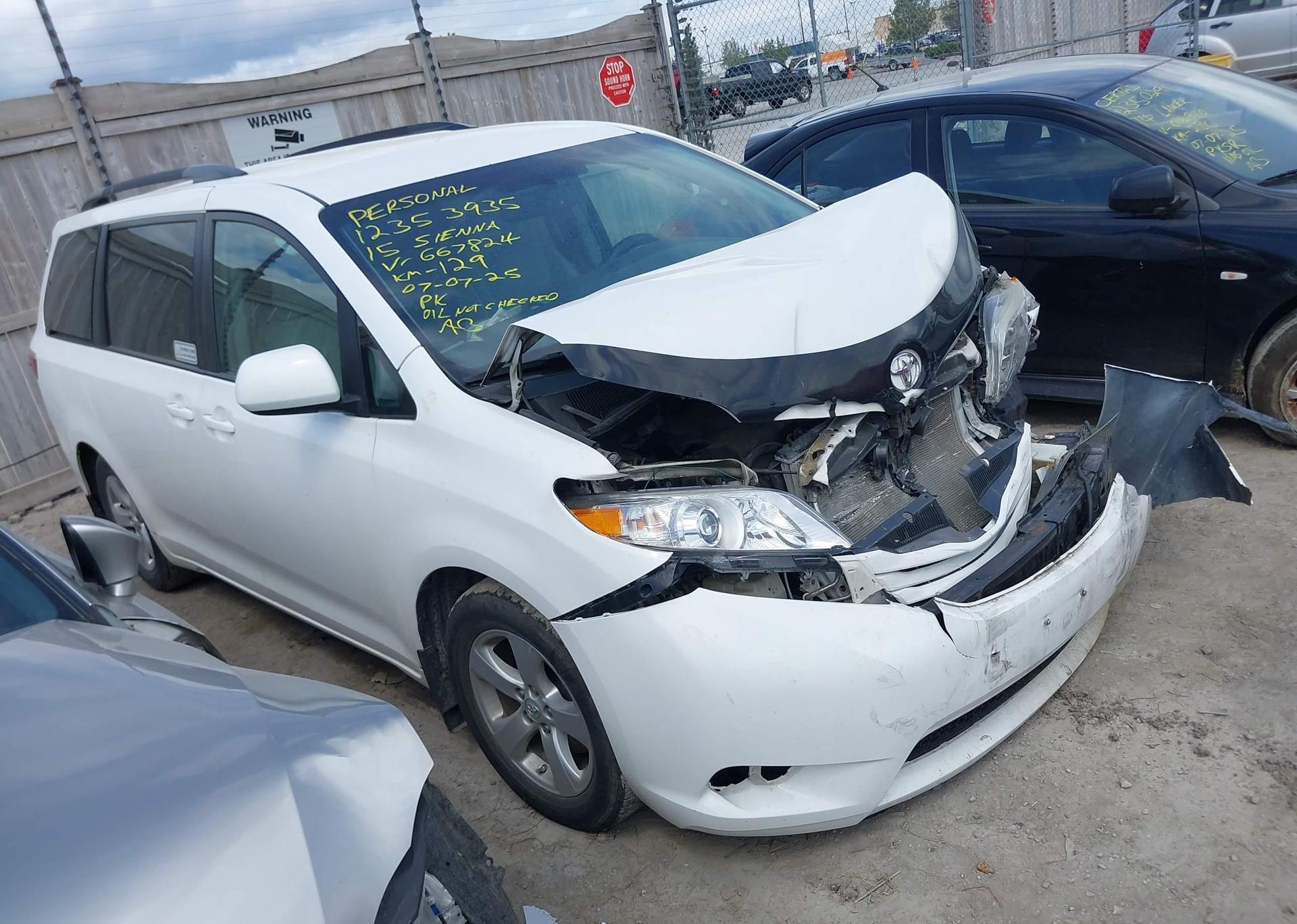 2015 TOYOTA SIENNA LE