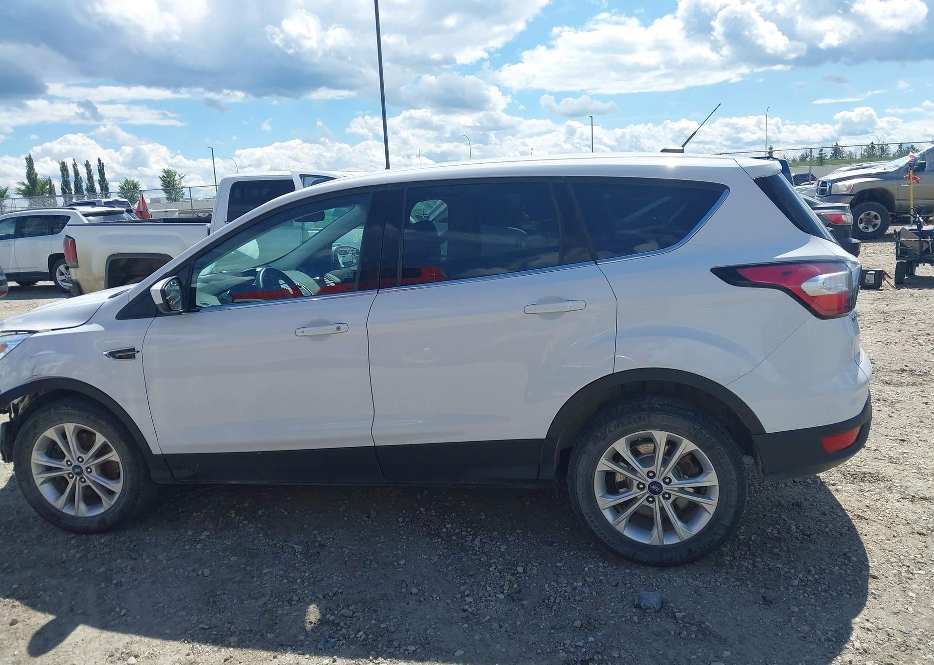 2017 FORD ESCAPE SE