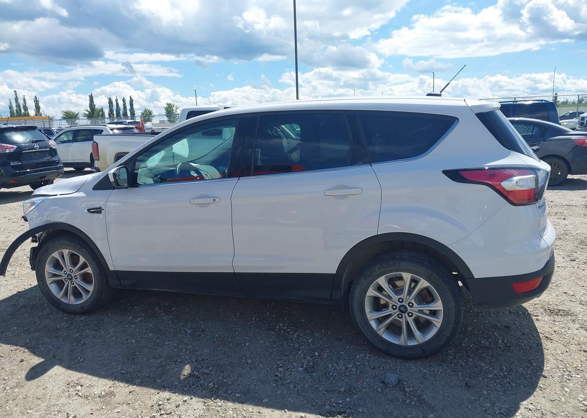 2017 FORD ESCAPE SE