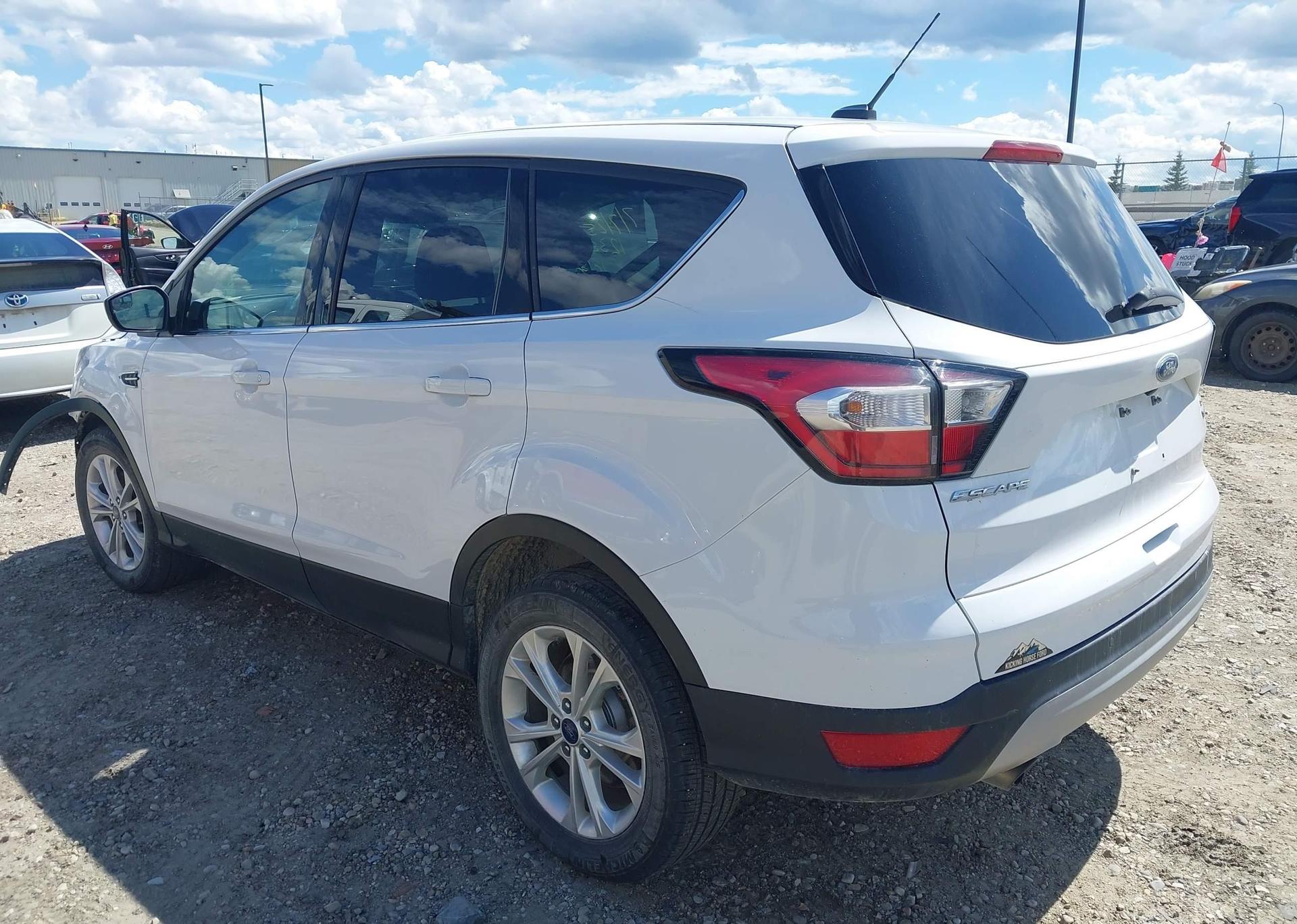 2017 FORD ESCAPE SE