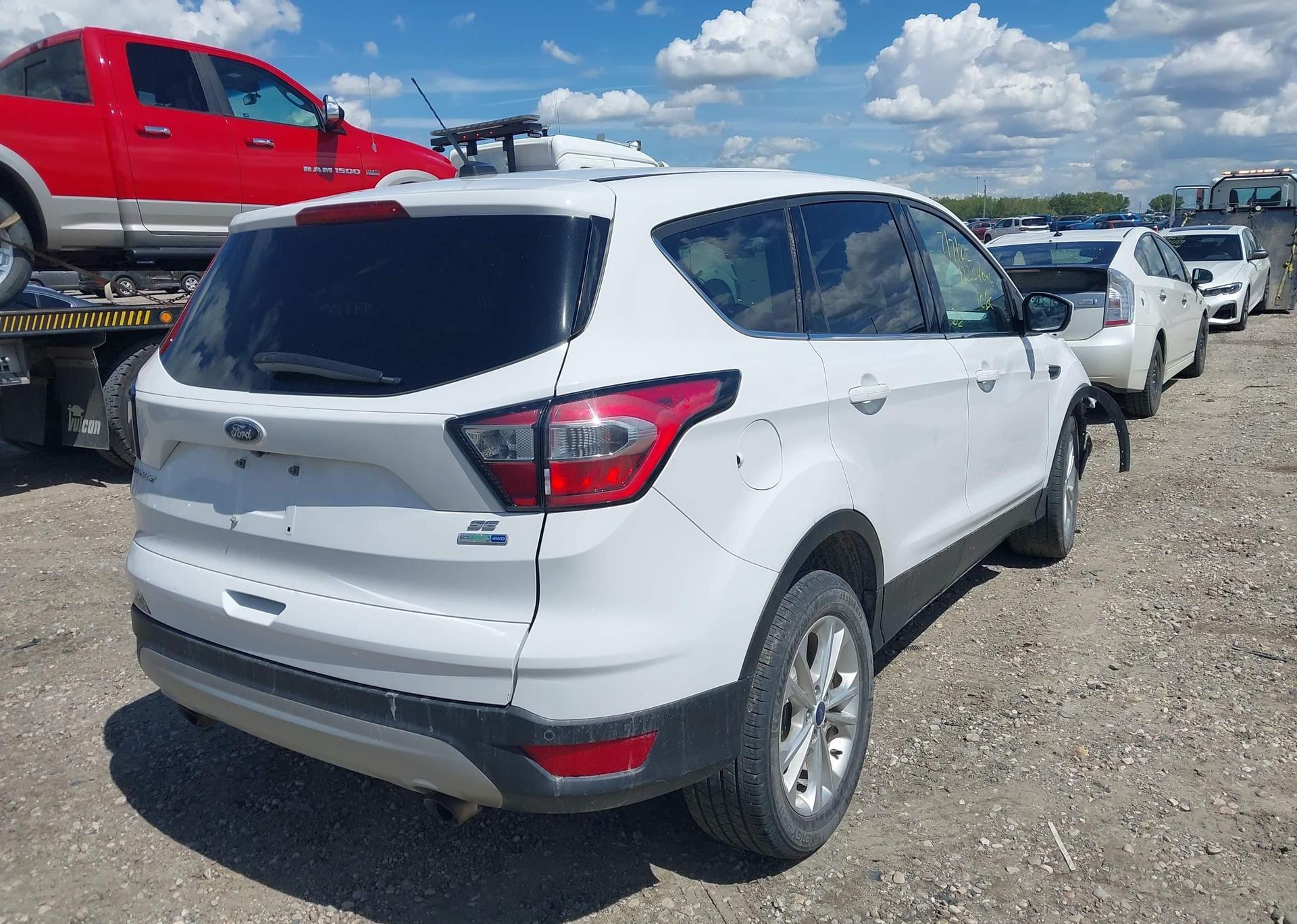2017 FORD ESCAPE SE