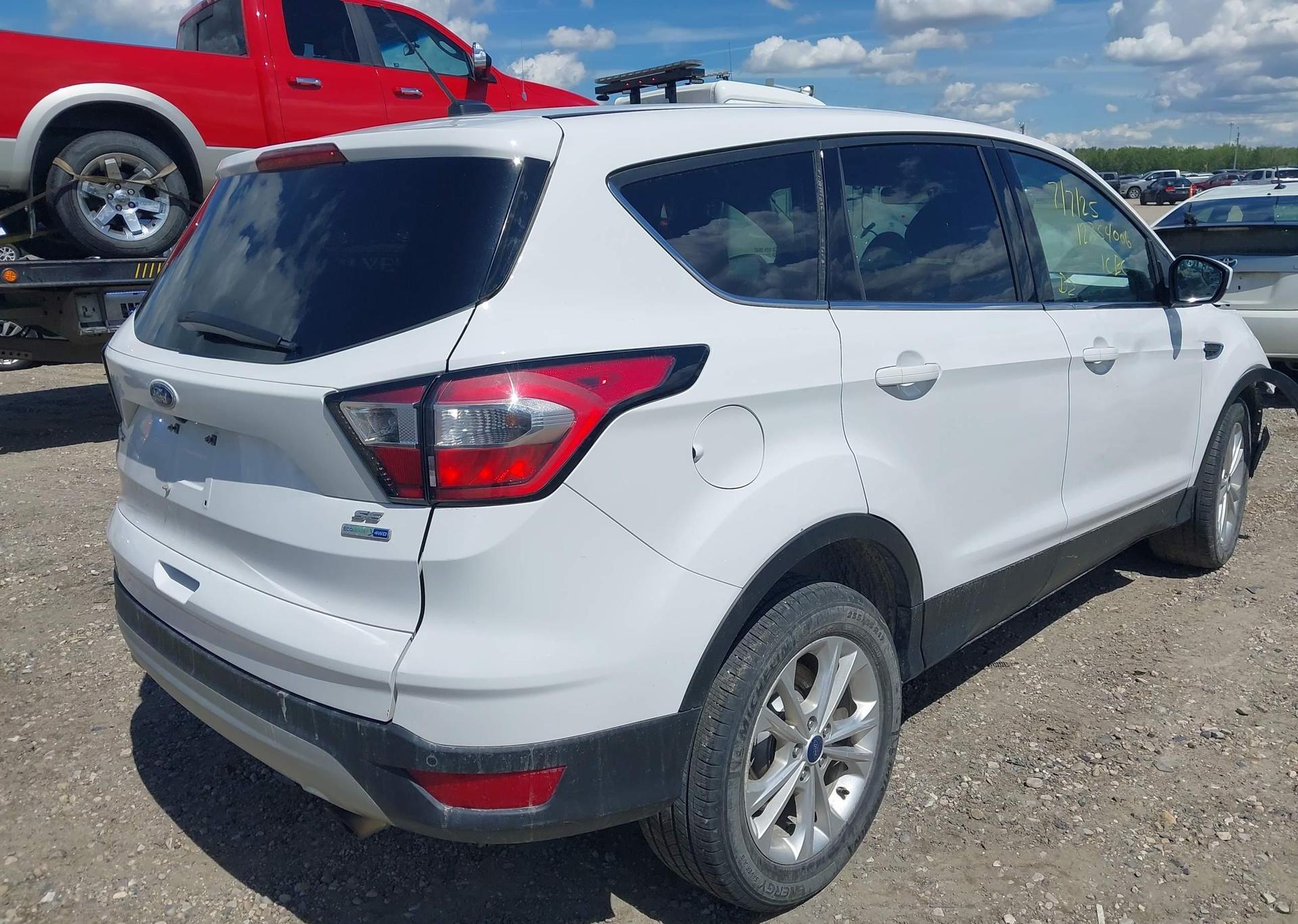 2017 FORD ESCAPE SE