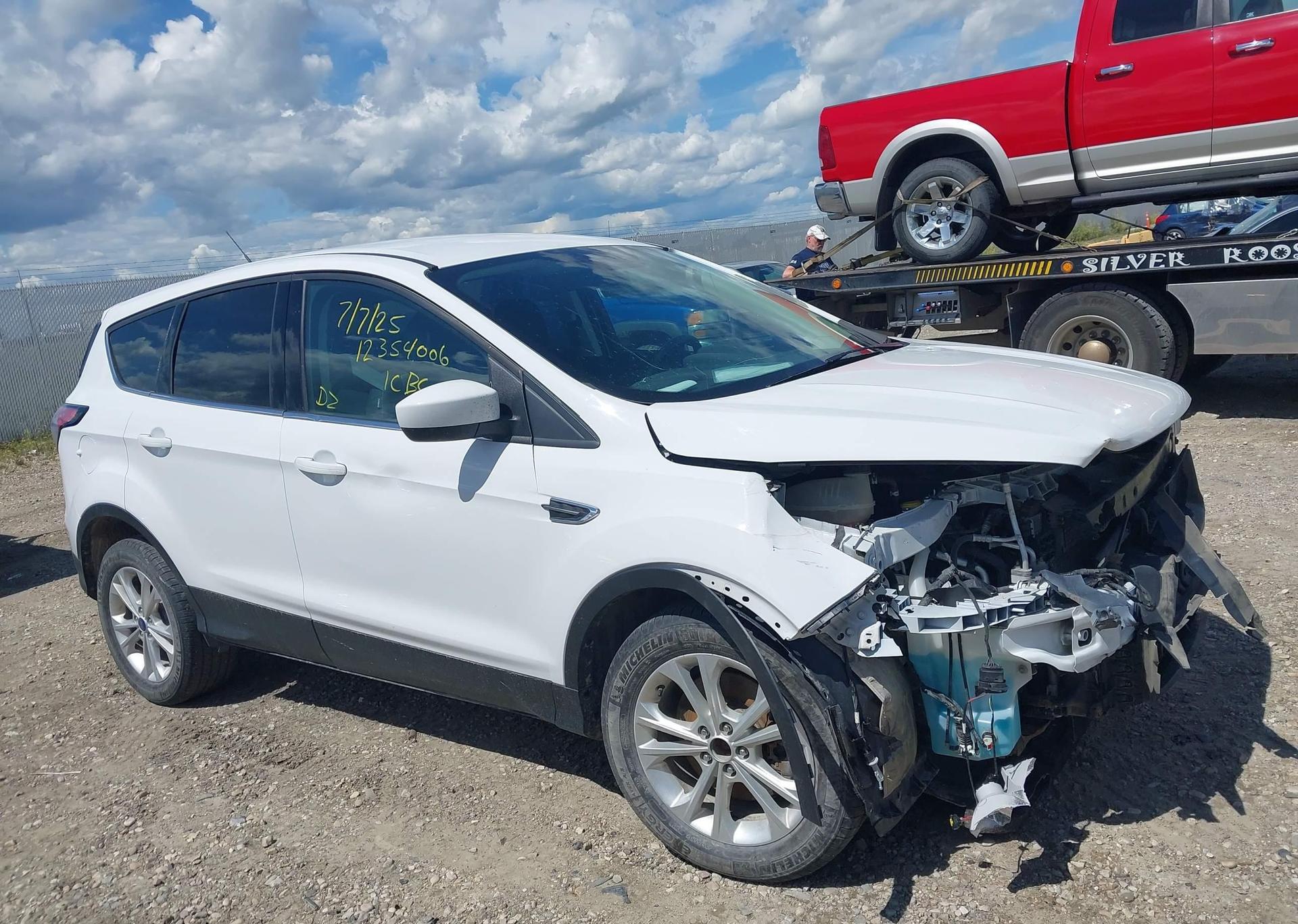 2017 FORD ESCAPE SE