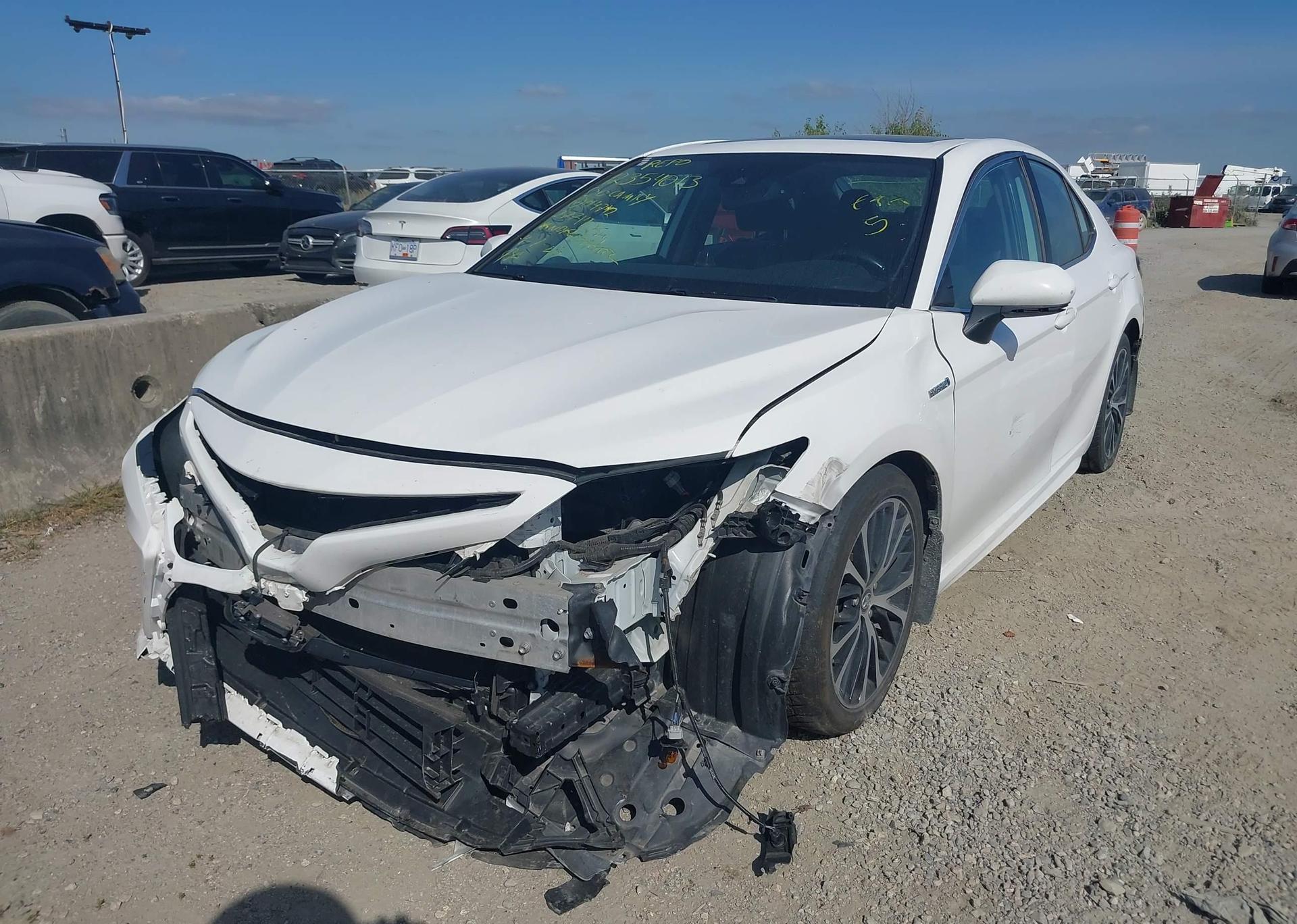 2020 TOYOTA CAMRY HYBRID SE