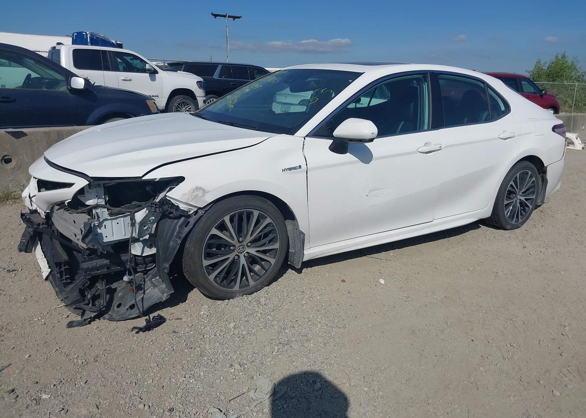 2020 TOYOTA CAMRY HYBRID SE