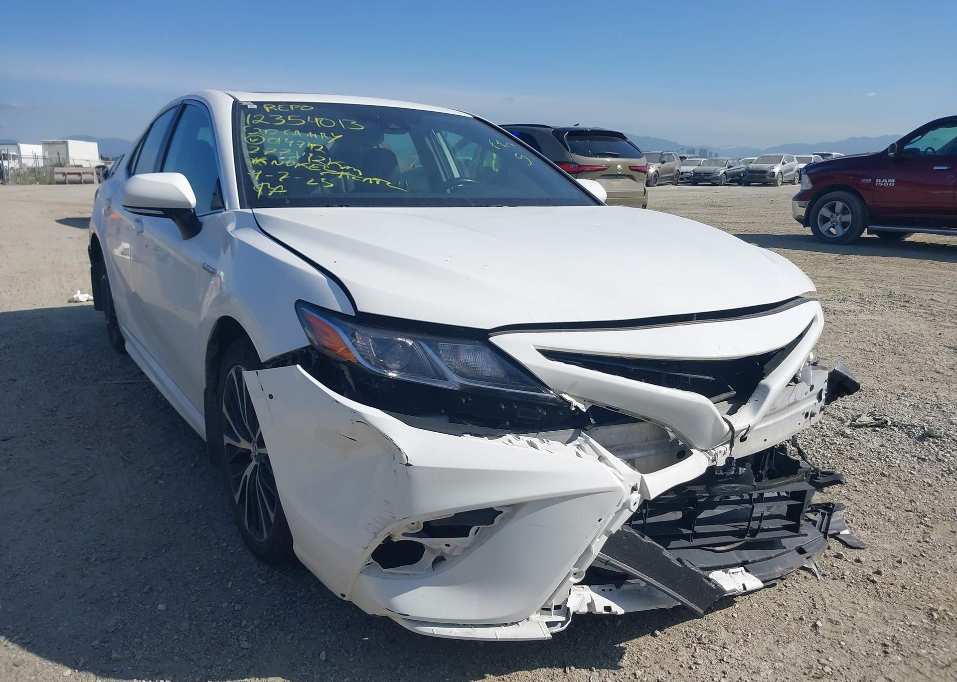 2020 TOYOTA CAMRY HYBRID SE