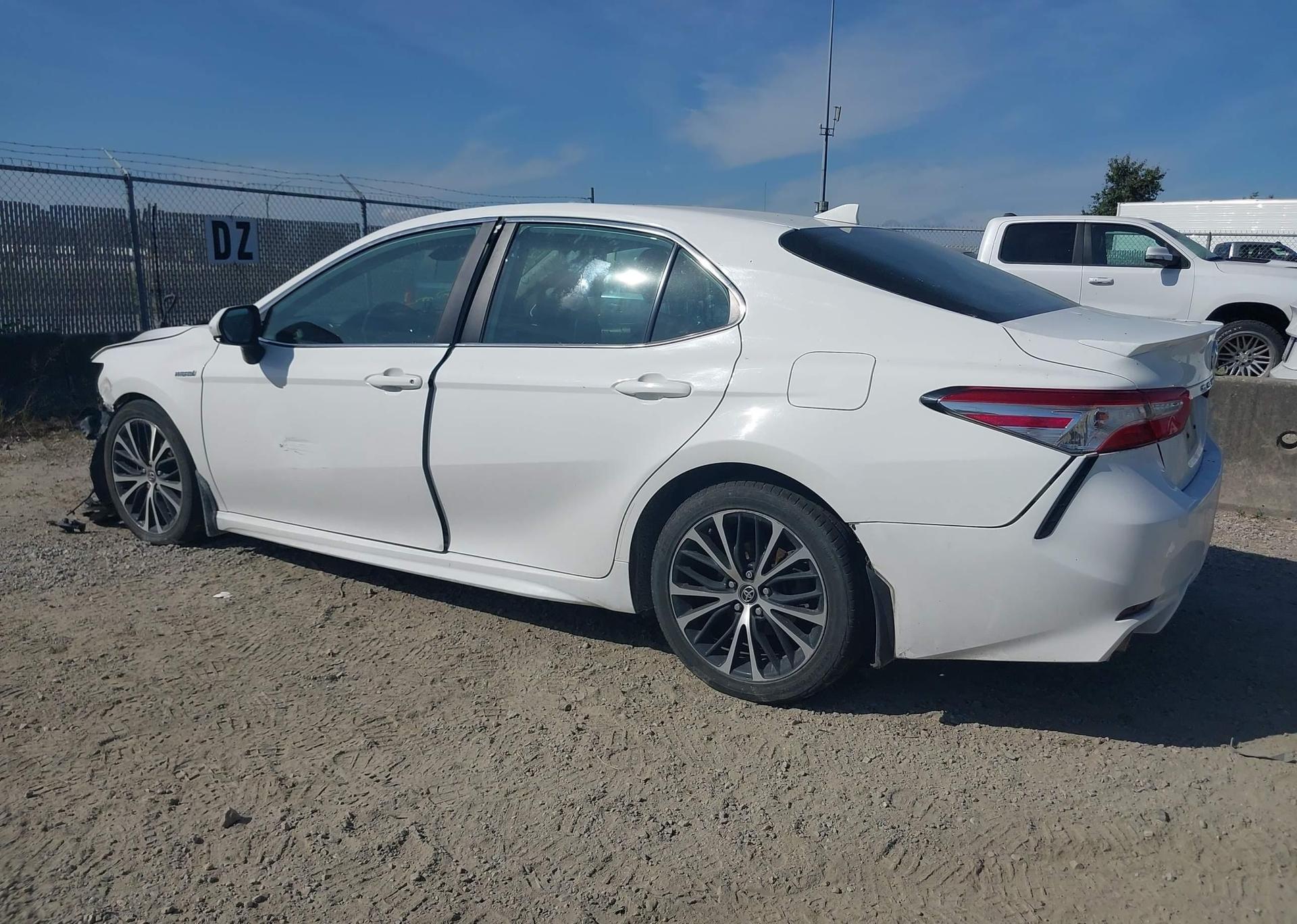 2020 TOYOTA CAMRY HYBRID SE