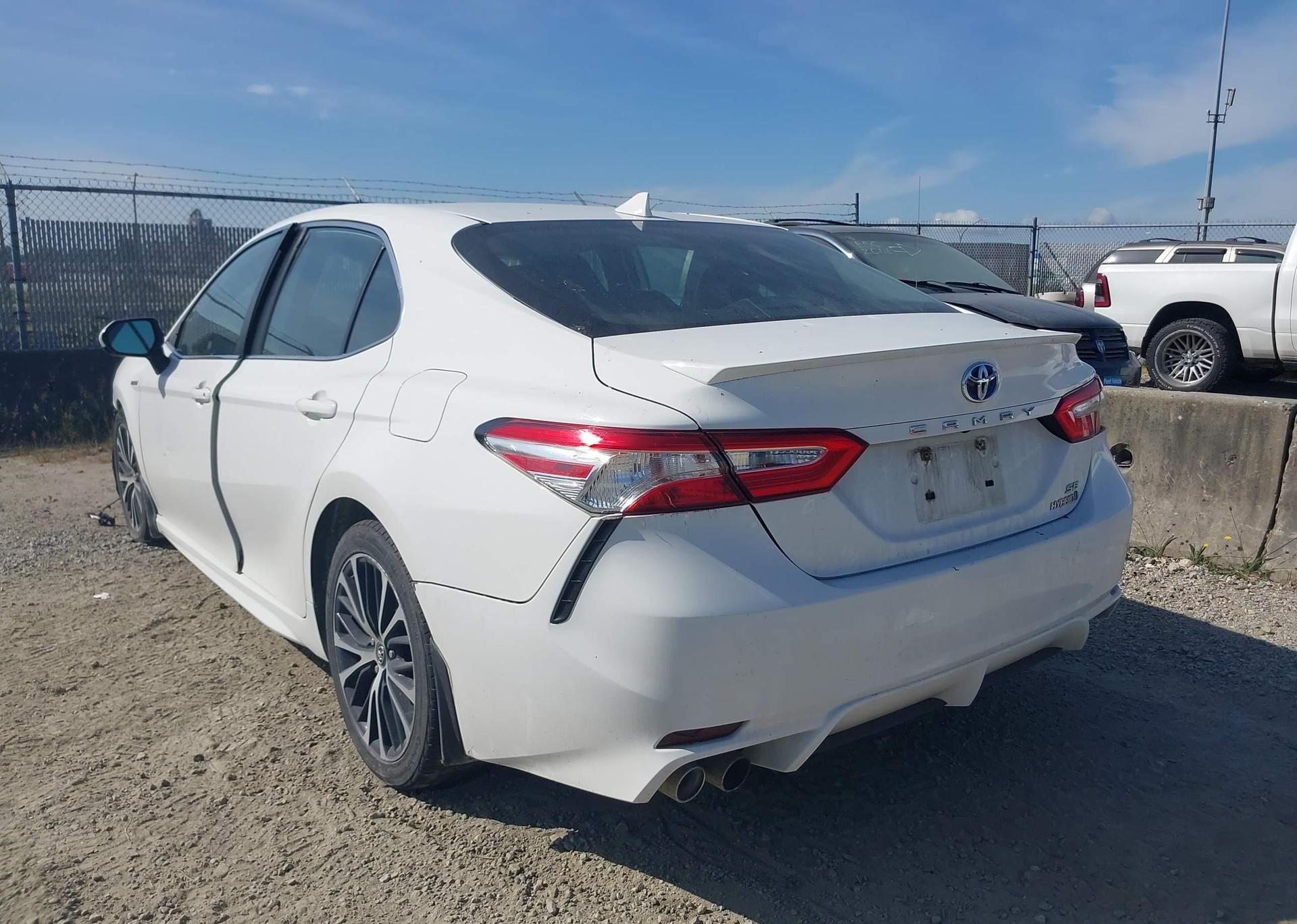 2020 TOYOTA CAMRY HYBRID SE