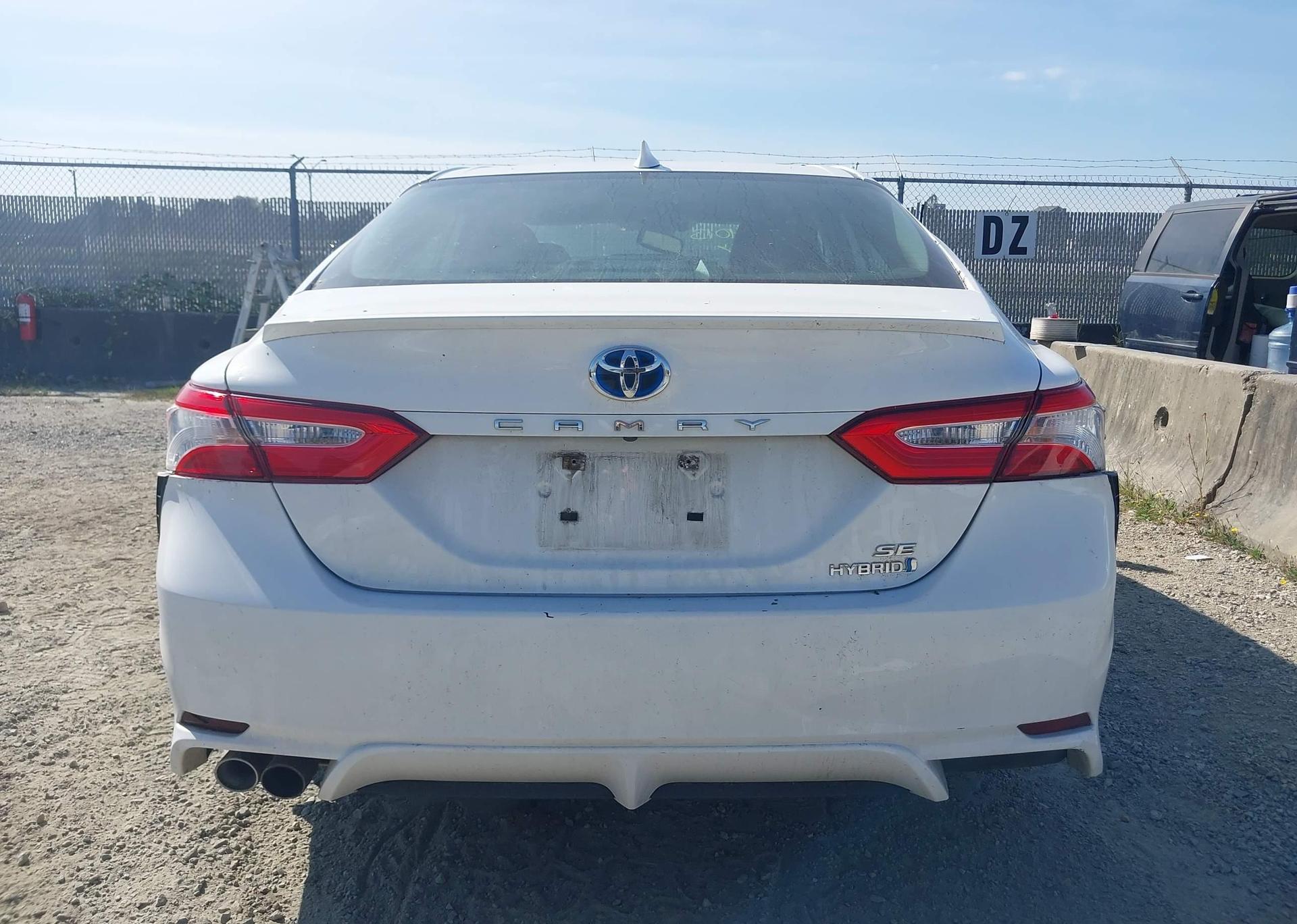2020 TOYOTA CAMRY HYBRID SE