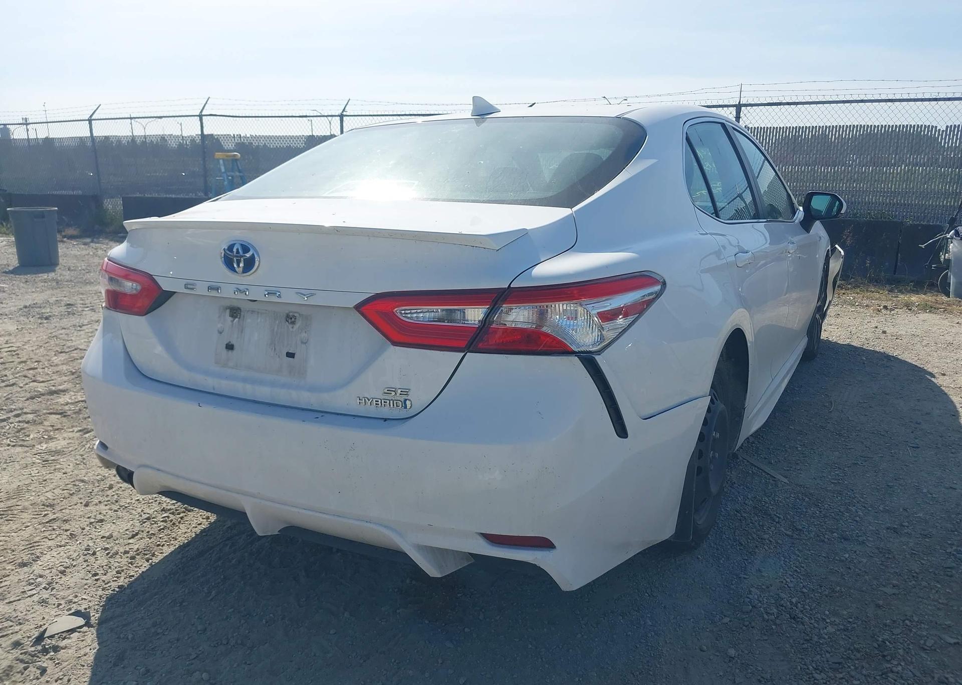 2020 TOYOTA CAMRY HYBRID SE