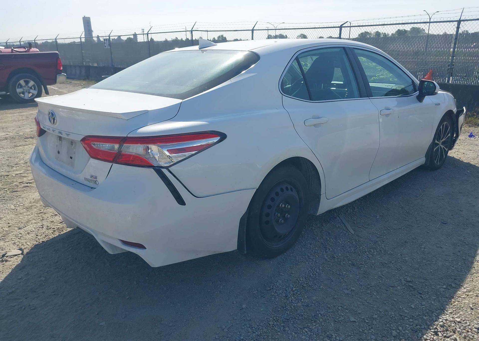 2020 TOYOTA CAMRY HYBRID SE