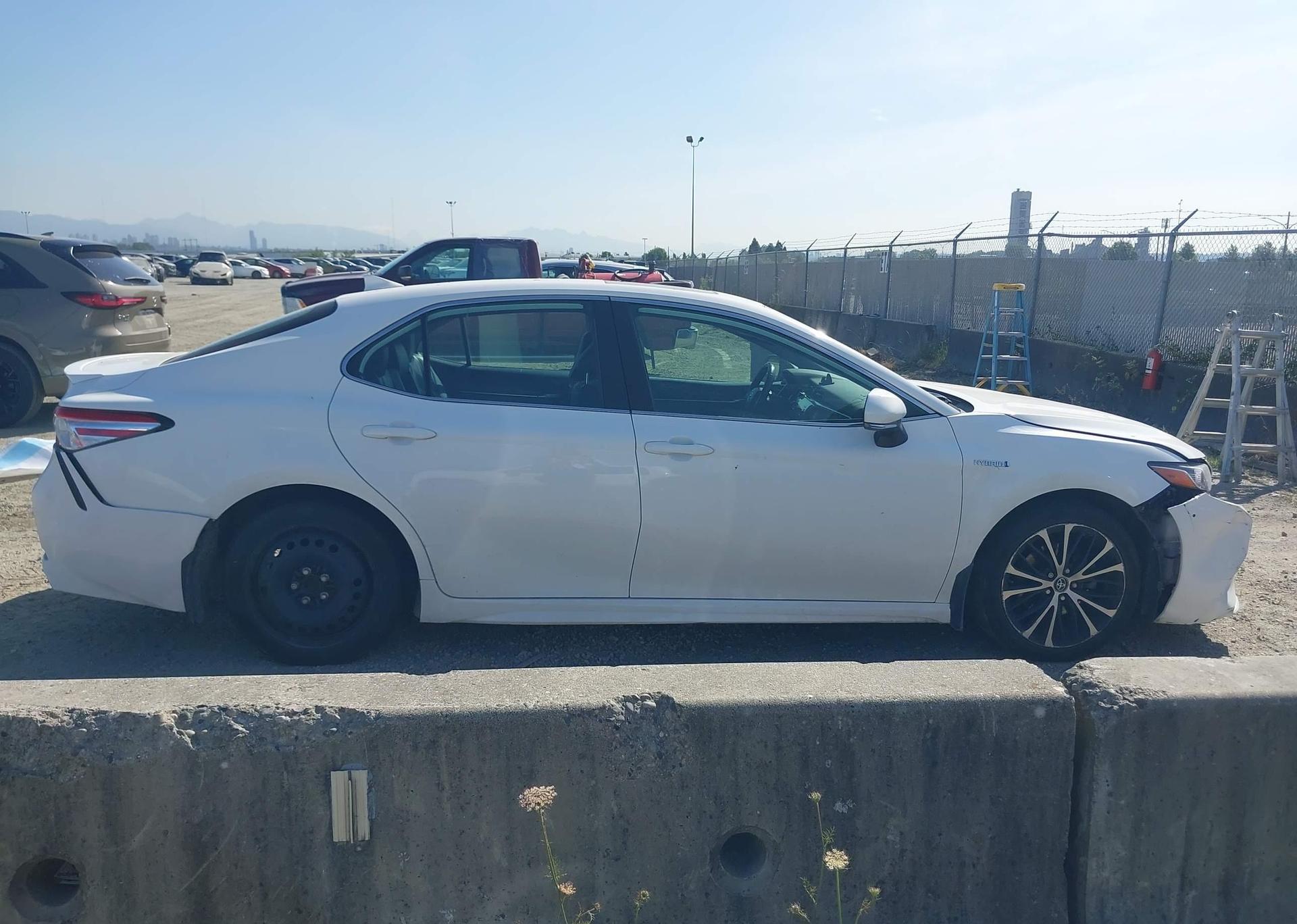 2020 TOYOTA CAMRY HYBRID SE