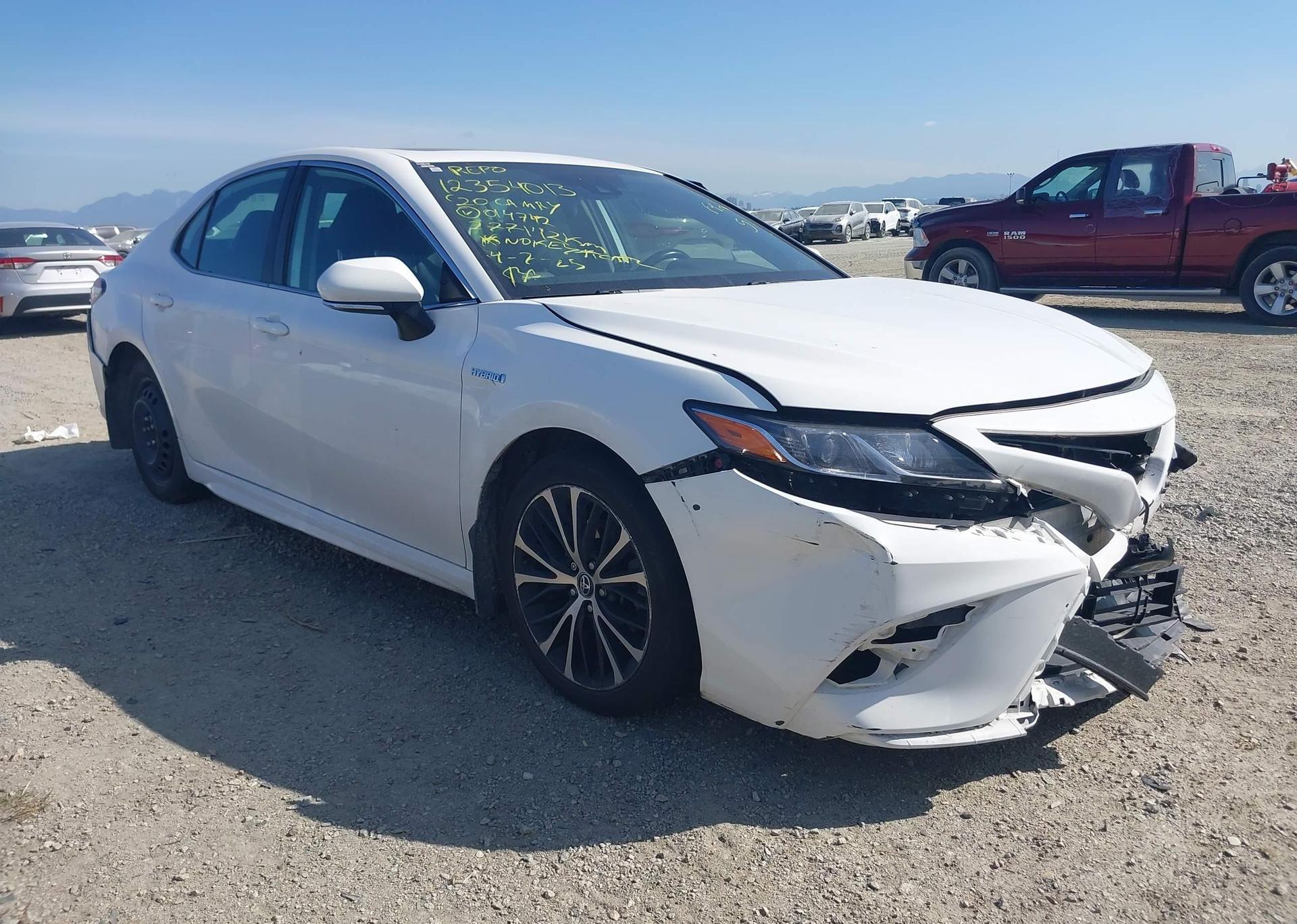 2020 TOYOTA CAMRY HYBRID SE