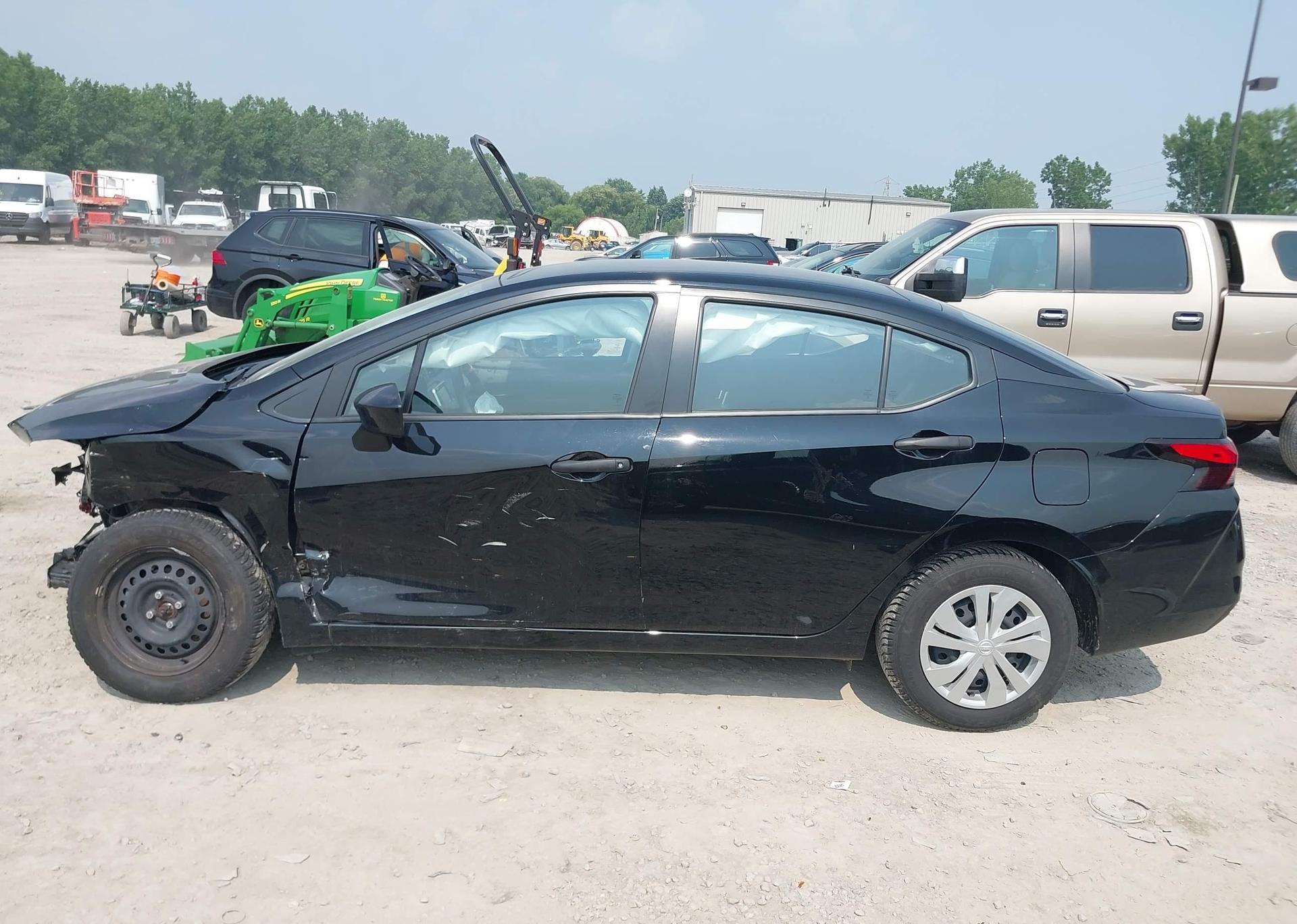 2024 NISSAN VERSA