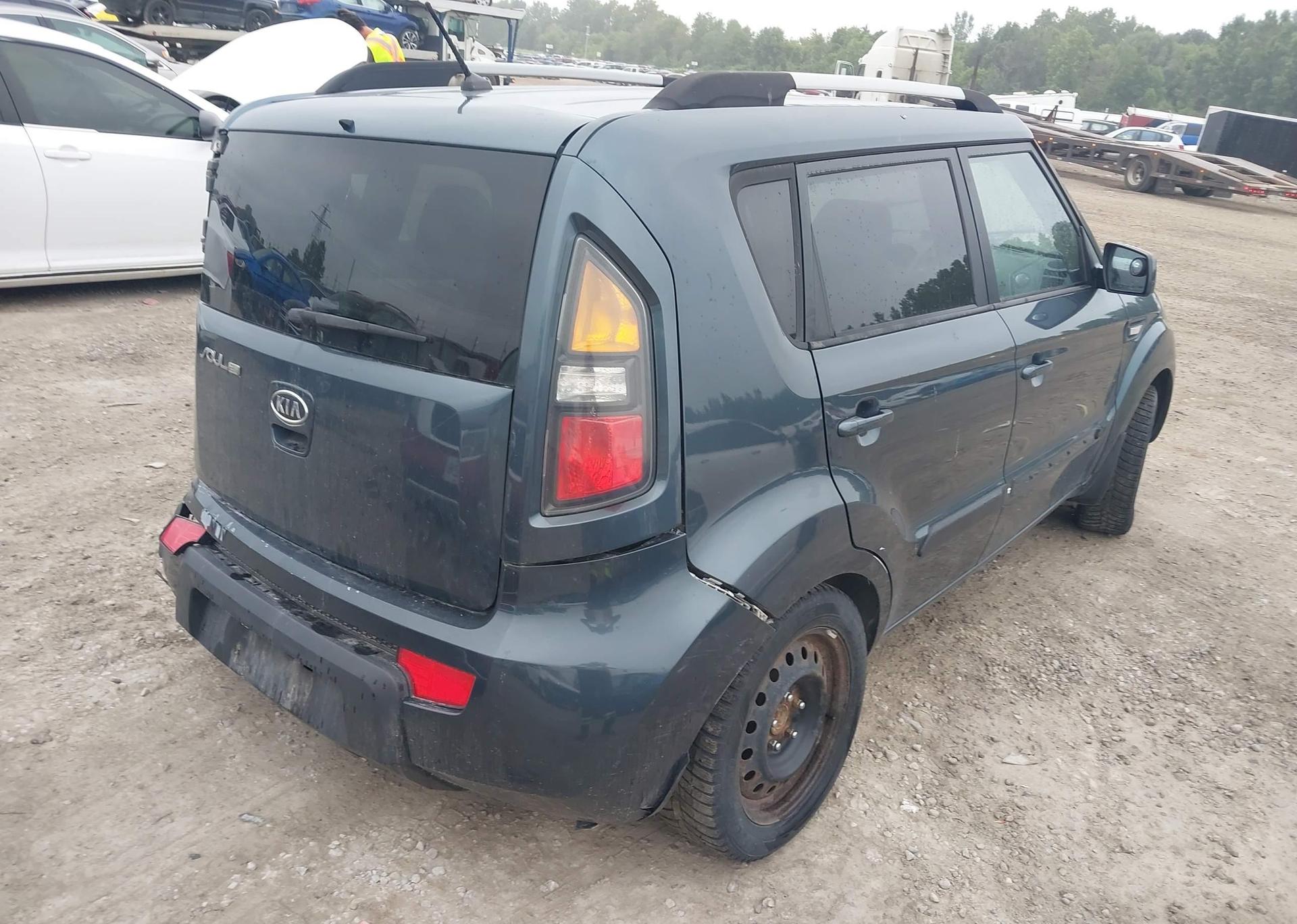 2011 KIA SOUL +