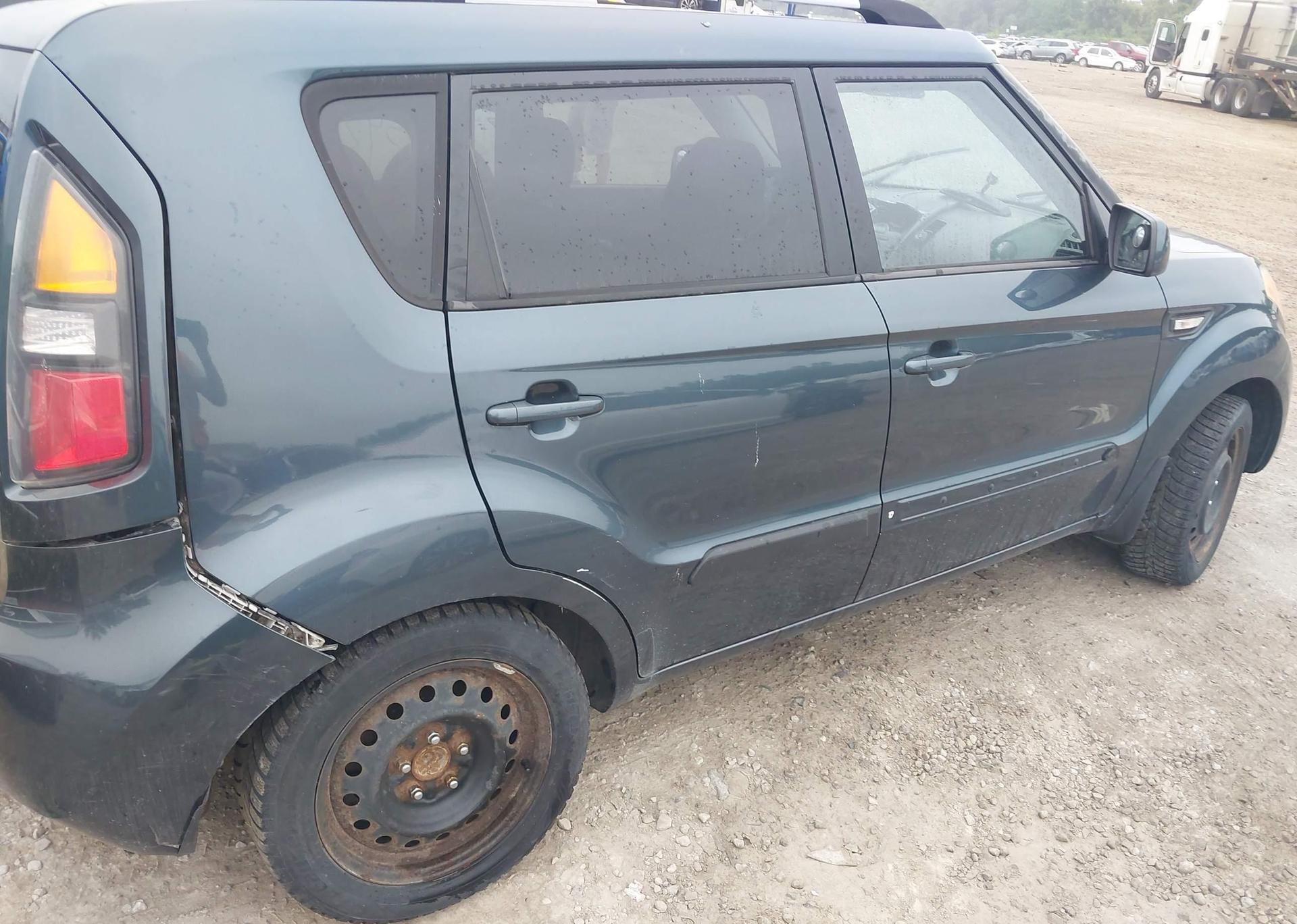 2011 KIA SOUL +