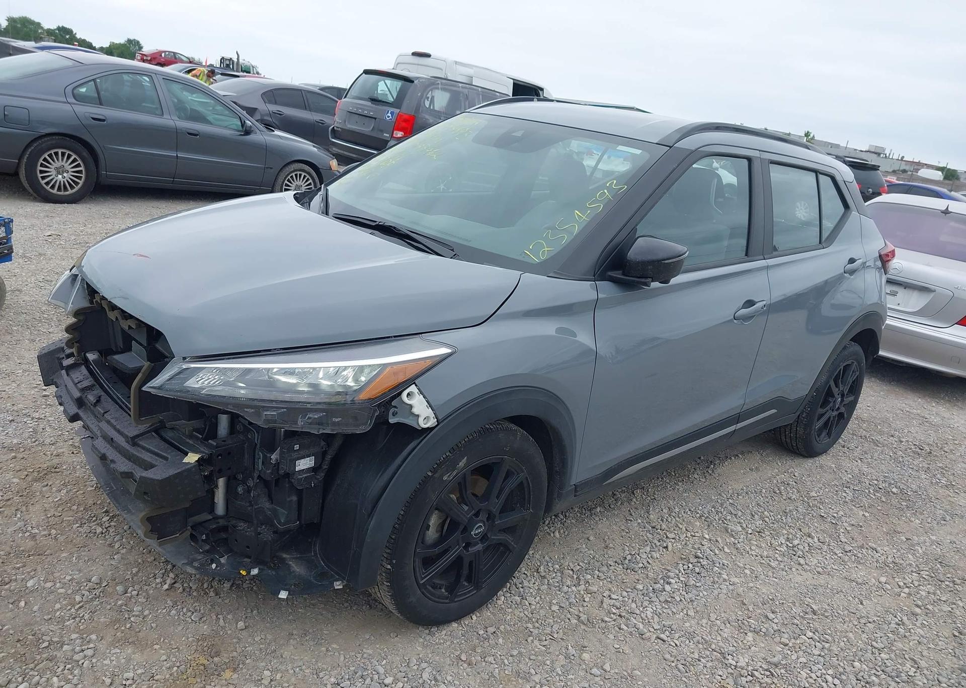 2024 NISSAN KICKS SR