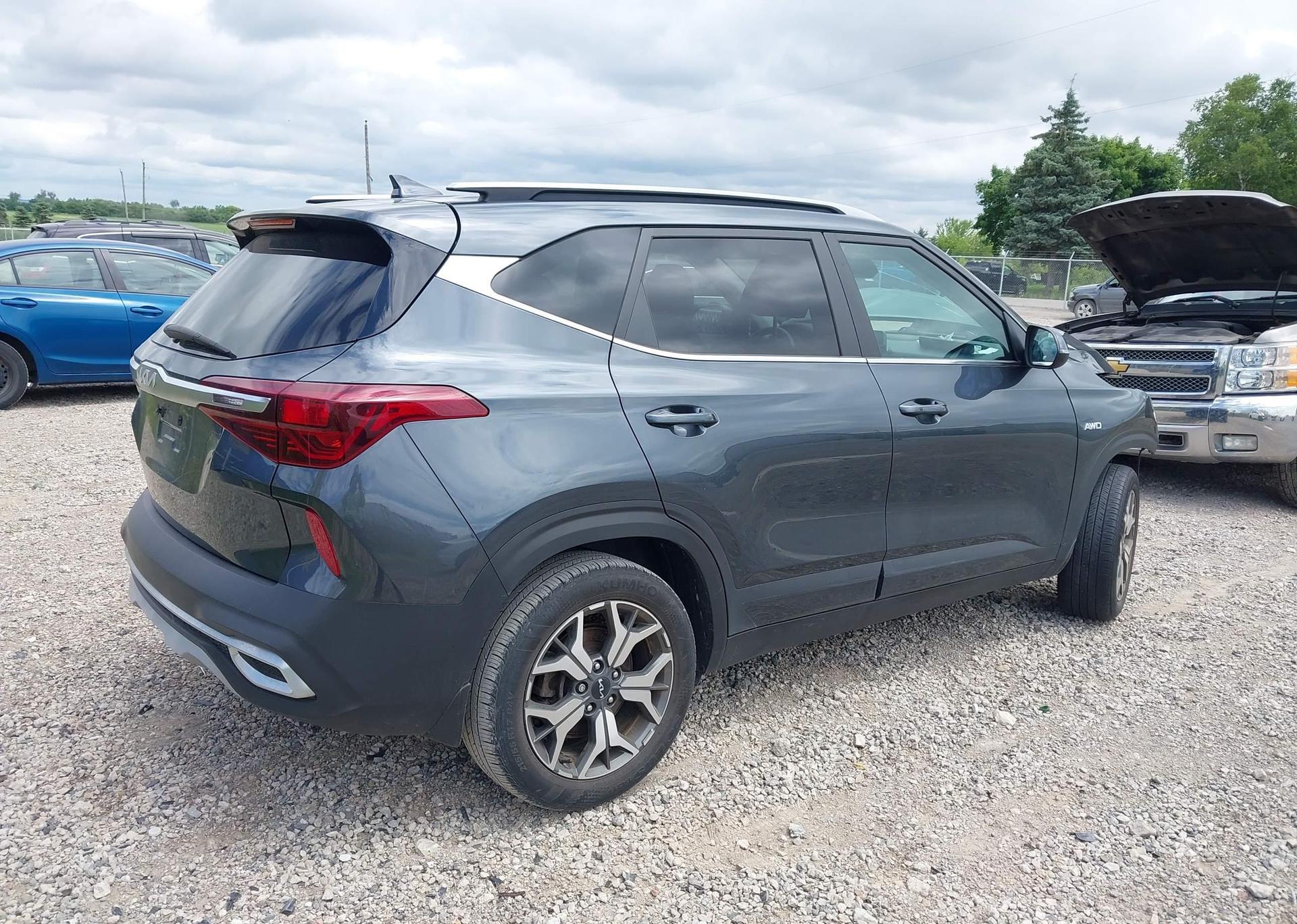 2023 KIA SELTOS EX