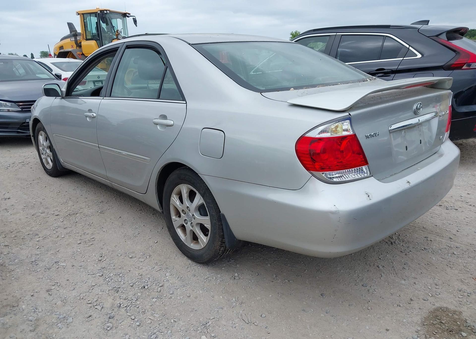 2005 TOYOTA CAMRY LE