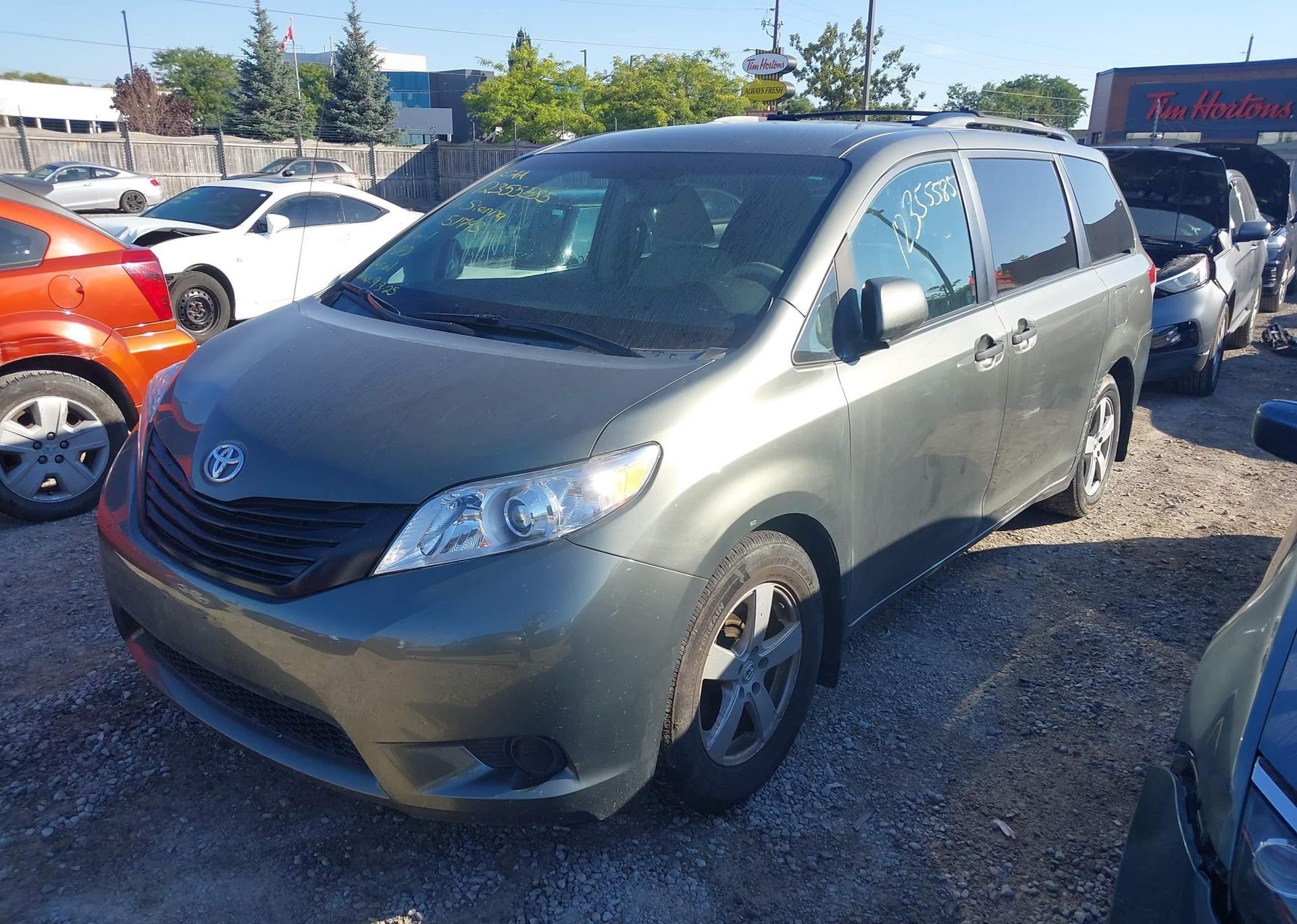 2011 TOYOTA SIENNA