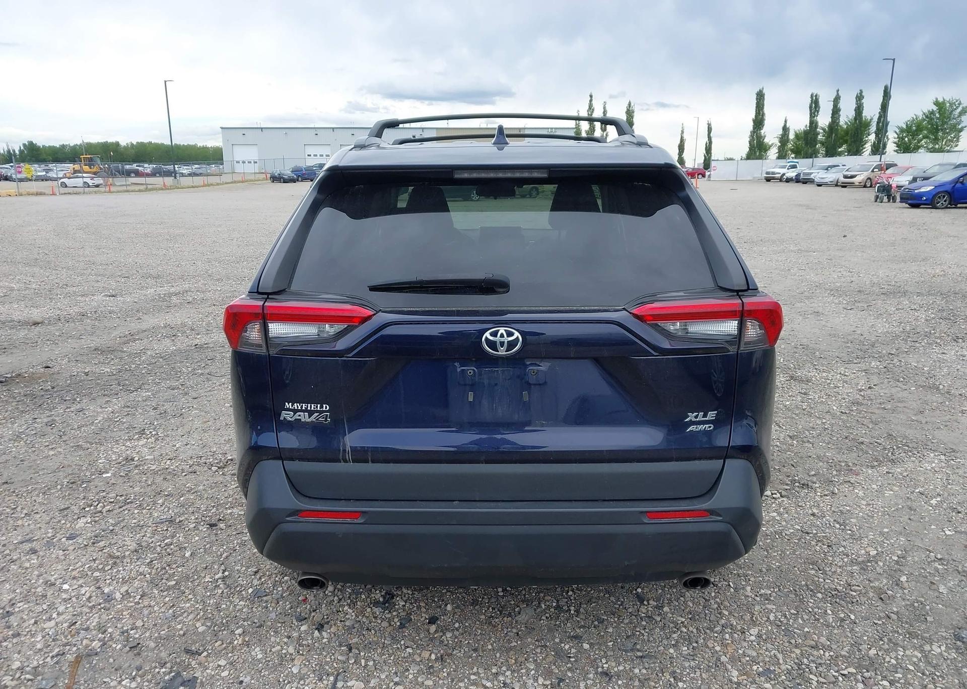 2020 TOYOTA RAV4 XLE