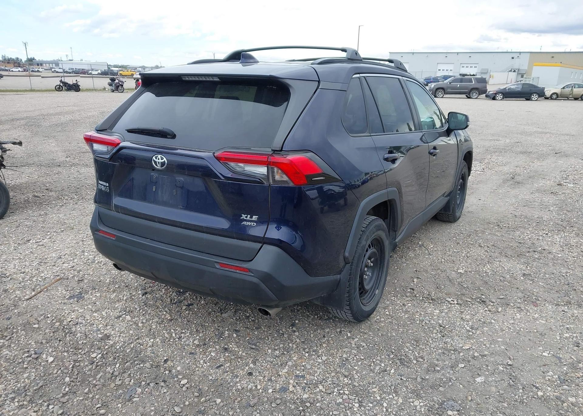 2020 TOYOTA RAV4 XLE