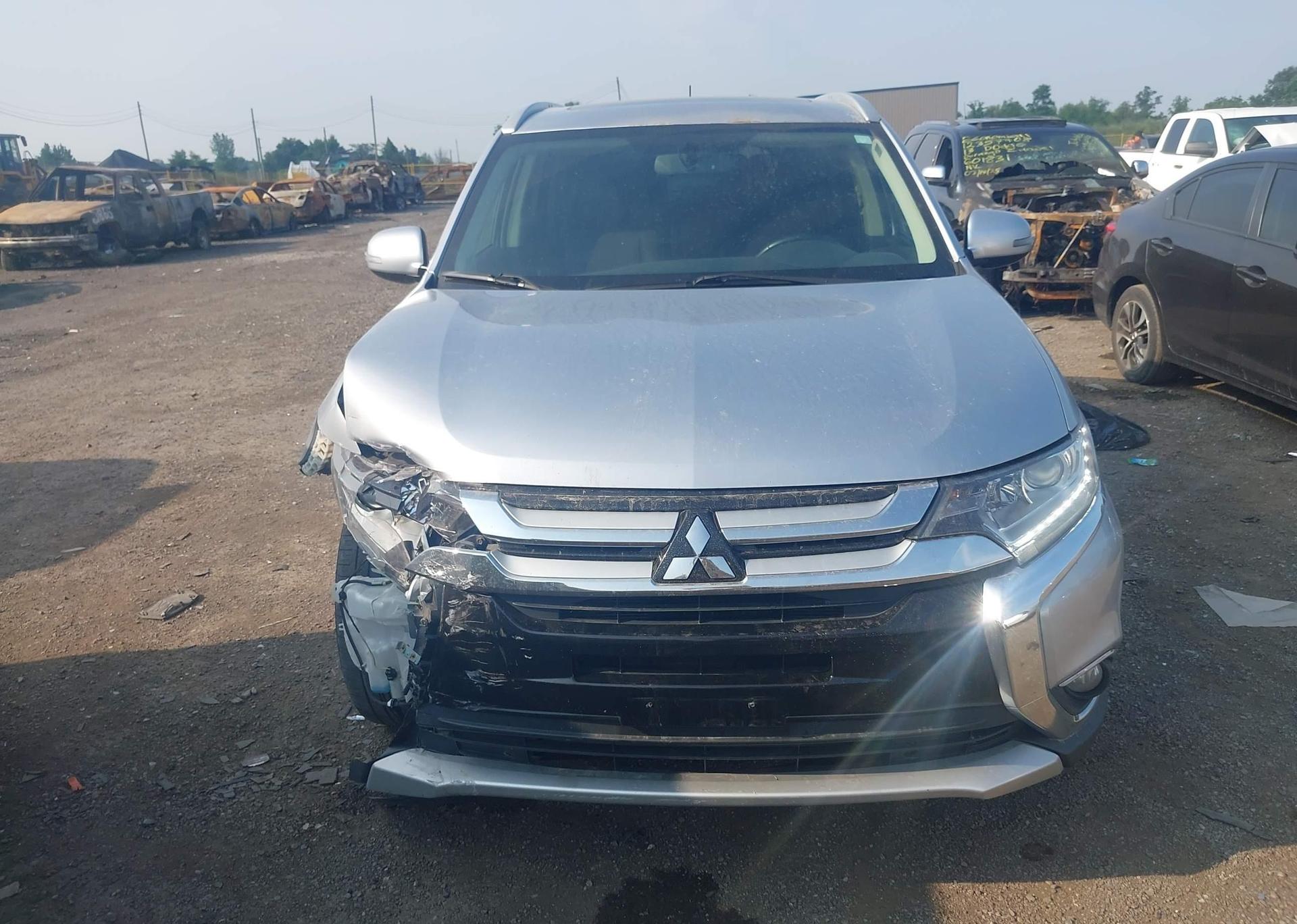 2016 MITSUBISHI OUTLANDER SE