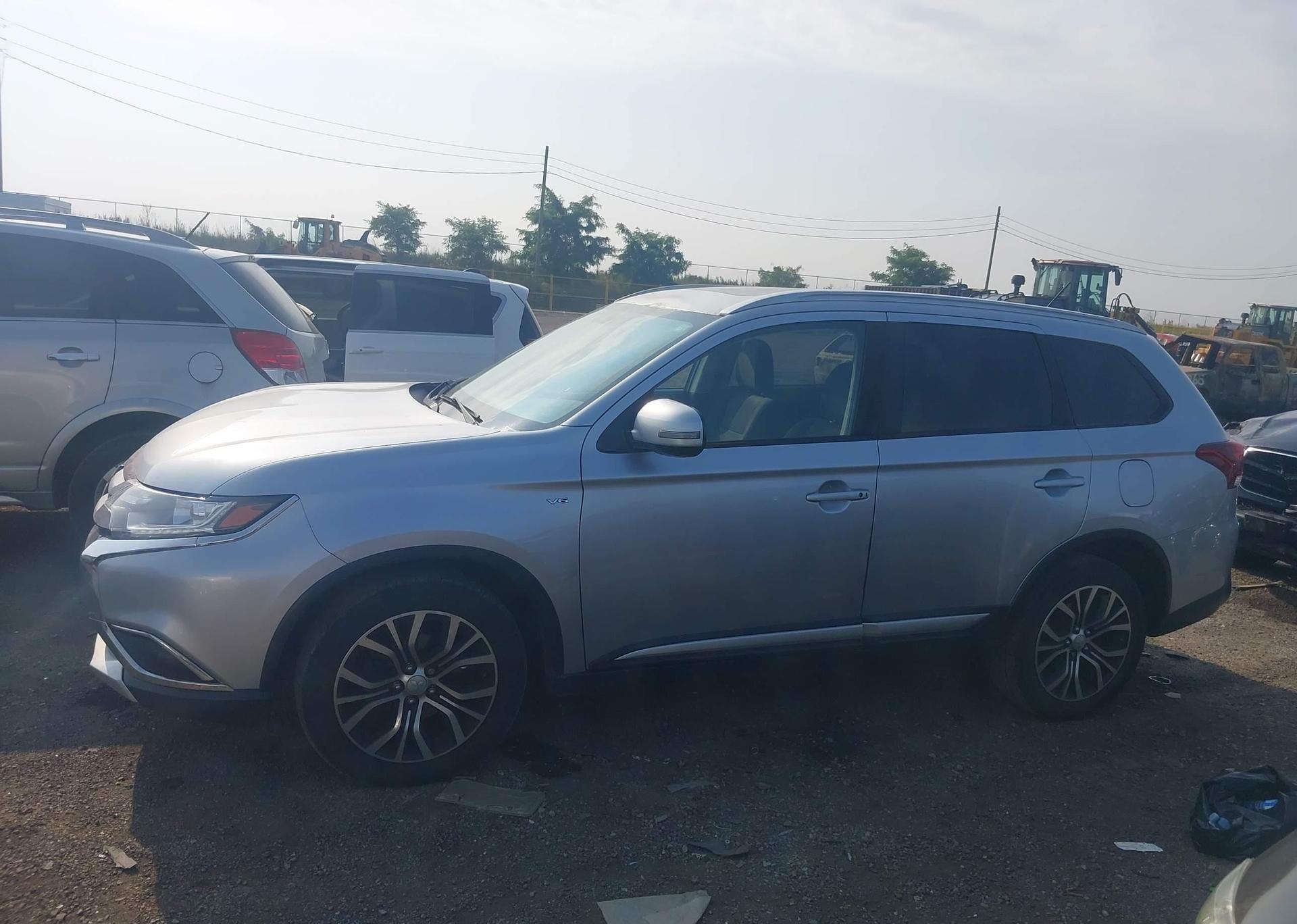 2016 MITSUBISHI OUTLANDER SE