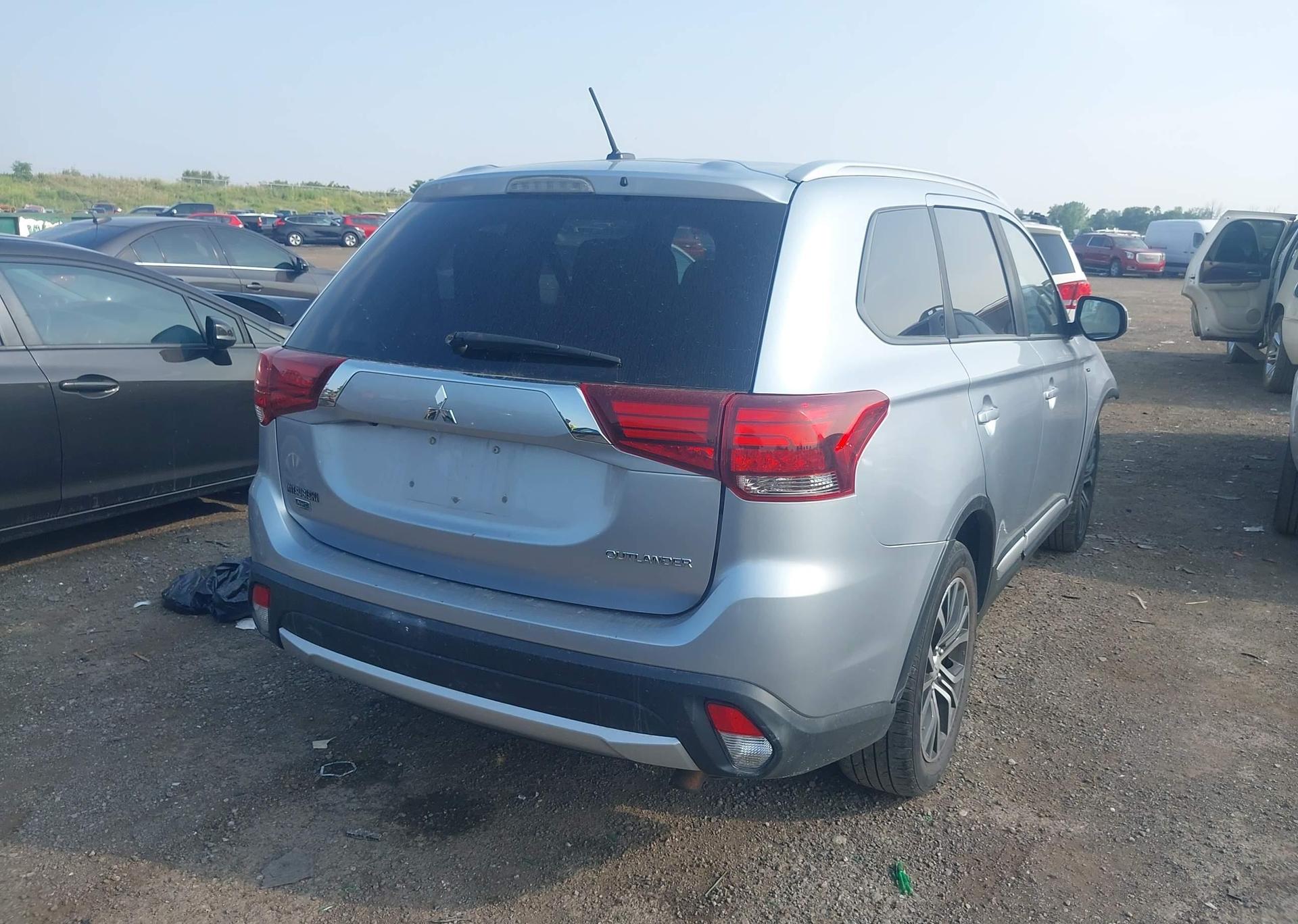 2016 MITSUBISHI OUTLANDER SE