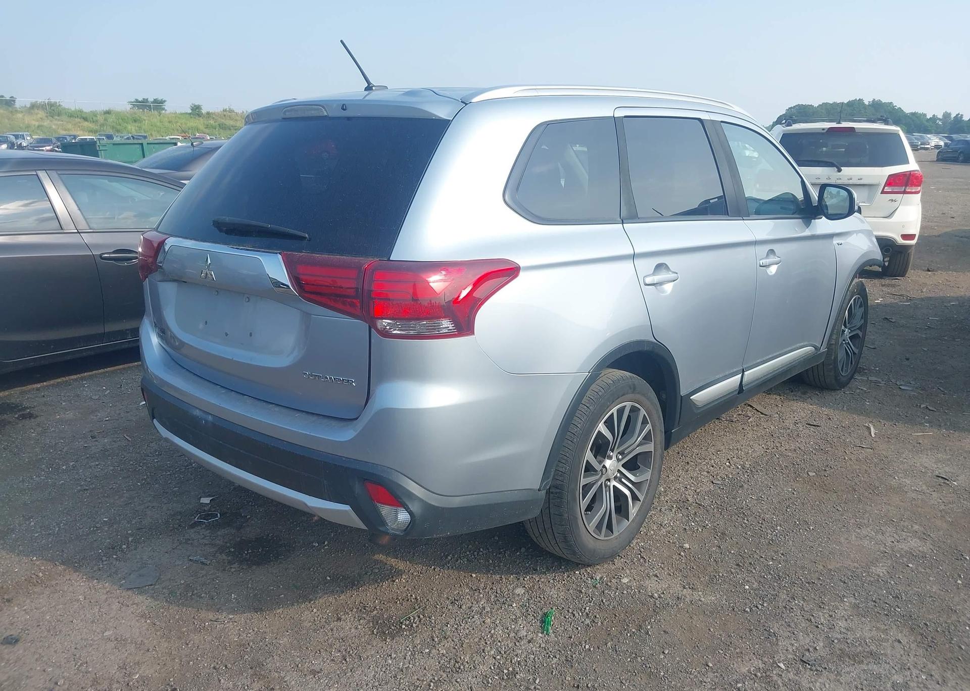 2016 MITSUBISHI OUTLANDER SE